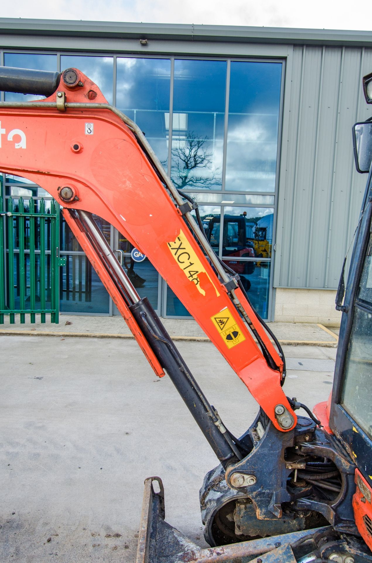 Kubota KX61-3 2.6 tonne rubber tracked excavator Year: 2015 S/N: 81783 Recorded Hours: 3857 blade. - Image 17 of 24