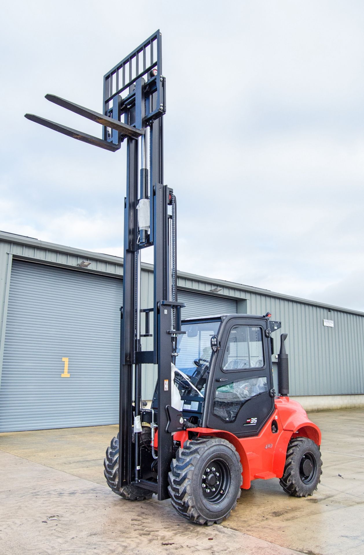 CPC 935 3.5 tonne 4WD diesel rough terrain fork lift truck Date of Manufacture: October 2025 S/N: - Image 9 of 26