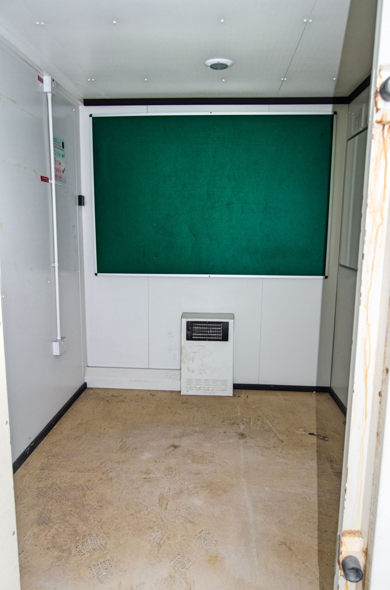 24ft x 9ft steel anti vandal welfare site unit Comprising of: anteen area, drying room, office, - Image 8 of 11