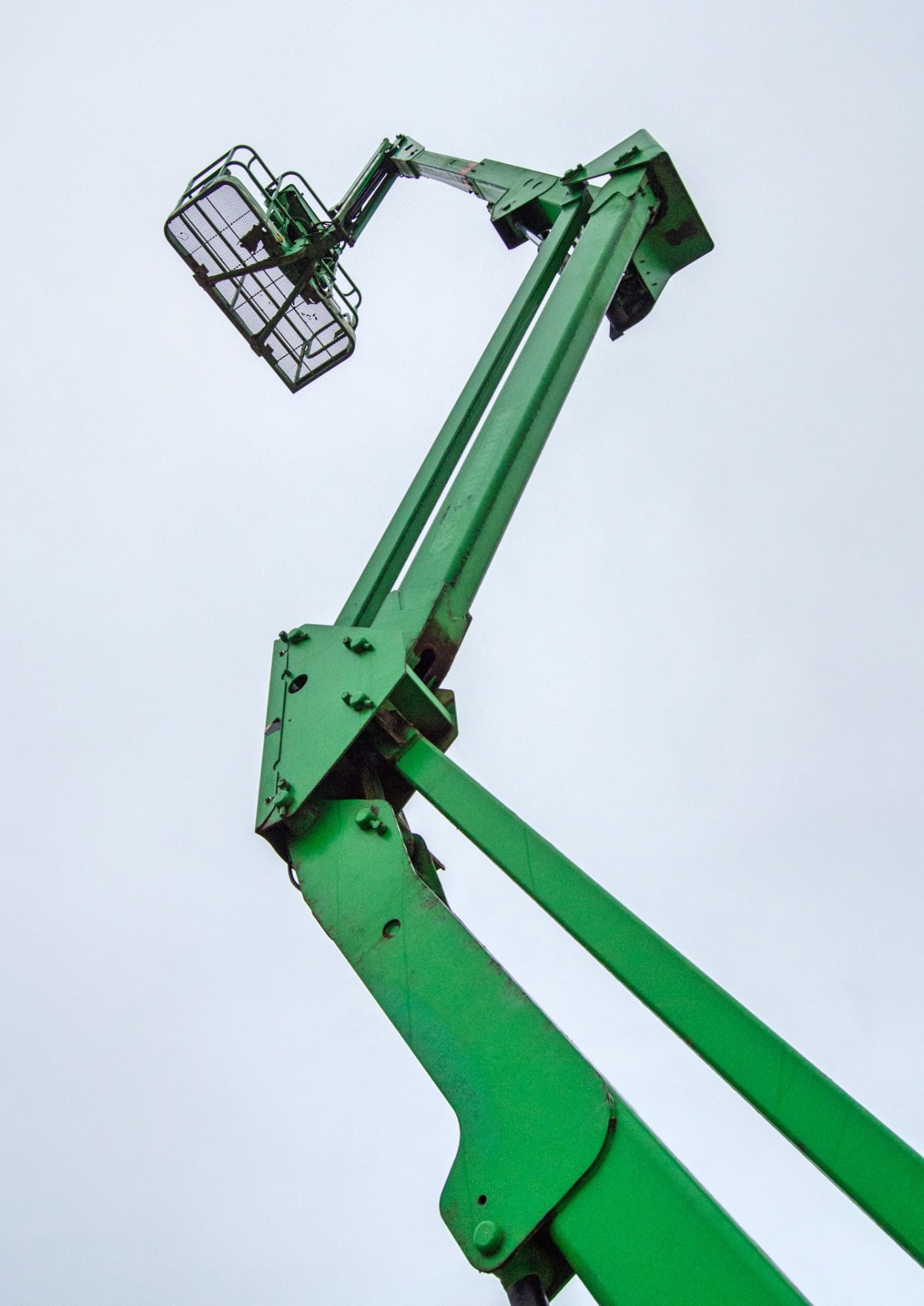 JLG 450 AJ diesel driven 4 wheel drive articulated boom access platform Year: 2014 S/N: E300002054 - Image 12 of 19
