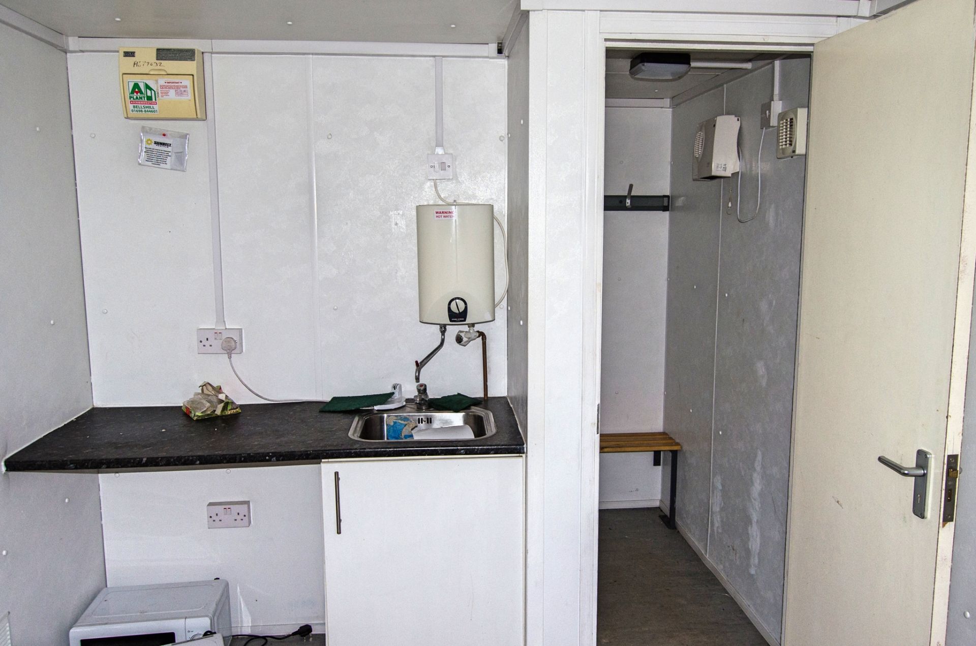 24ft x 9ft steel anti-vandal welfare site unit Comprising of: Canteen area, drying room, office, - Image 6 of 11