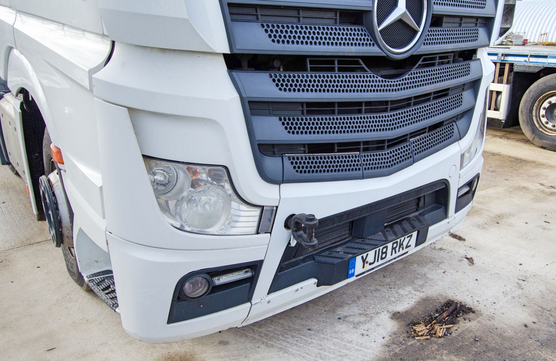 Mercedes Benz 2551 6x2 12,809cc diesel automatic tractor unit Registration Number: YJ18 RKZ Date - Image 10 of 27