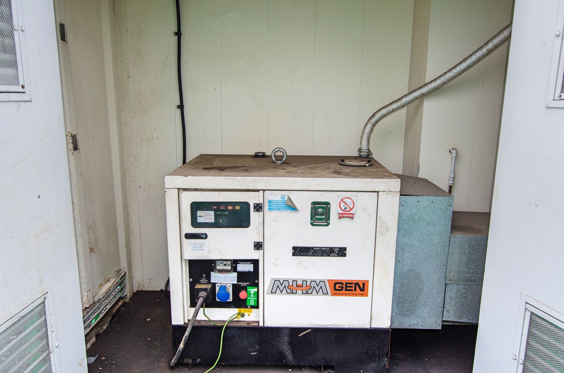 24ft x 9ft steel anti-vandal welfare site unit Comprising of: Canteen area, drying room, office, - Image 10 of 11