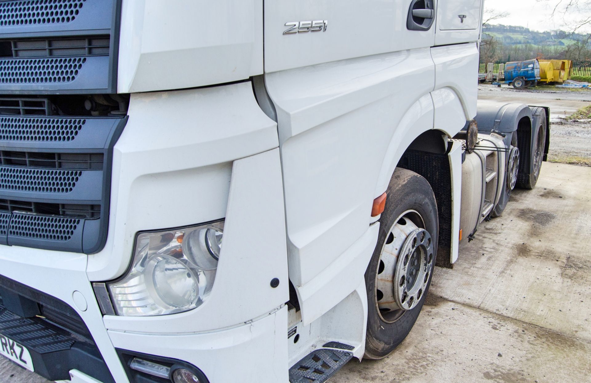 Mercedes Benz 2551 6x2 12,809cc diesel automatic tractor unit Registration Number: YJ18 RKZ Date - Image 11 of 27