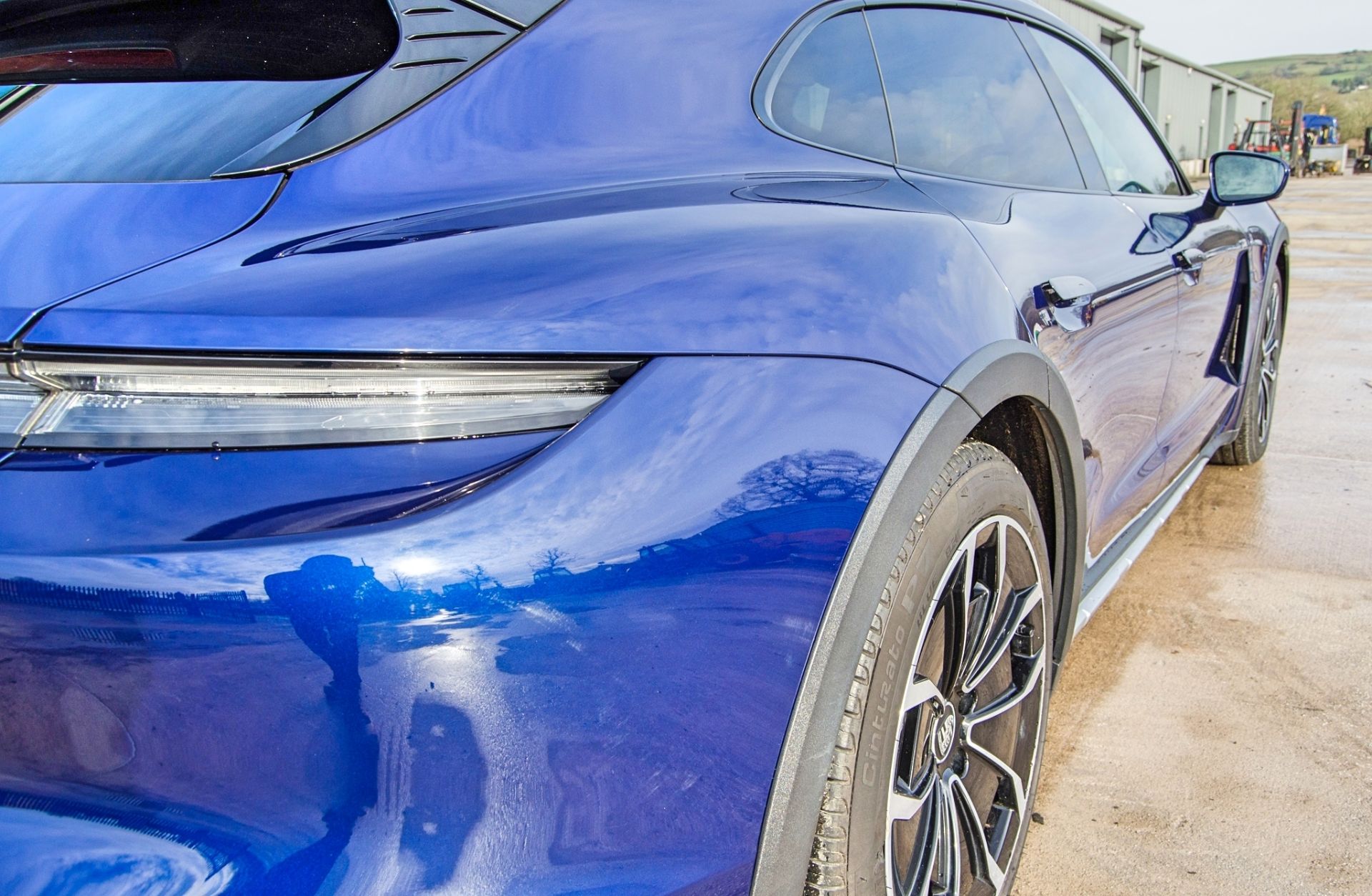 2023 Porsche Taycan Turbo Cross Turismo 500KW 93KWH electric automatic 5 seat hatchback - Image 15 of 40