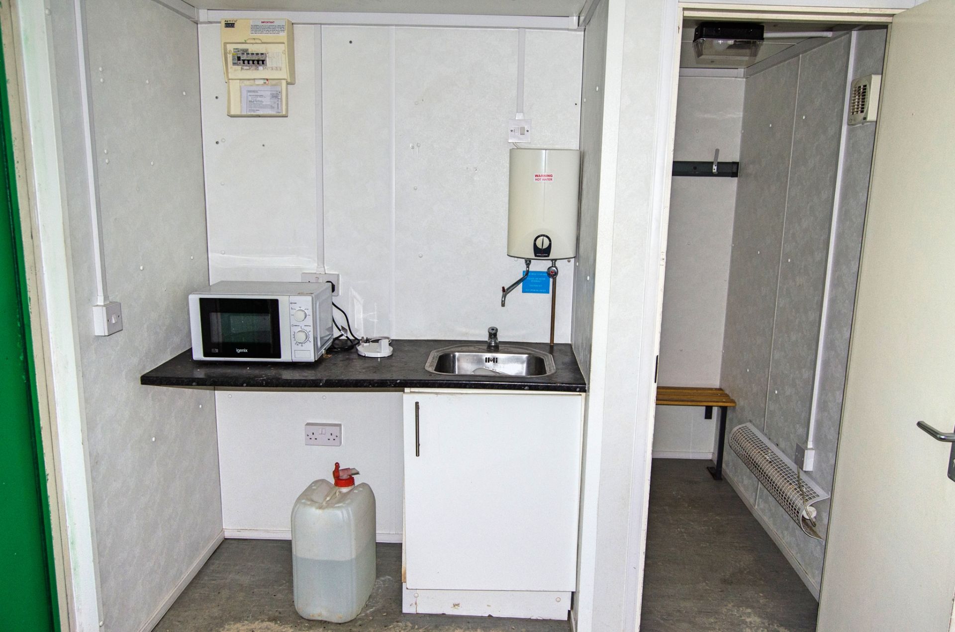 24ft x 9ft steel anti-vandal welfare site unit Comprising of: Canteen area, drying room, office, - Image 6 of 11