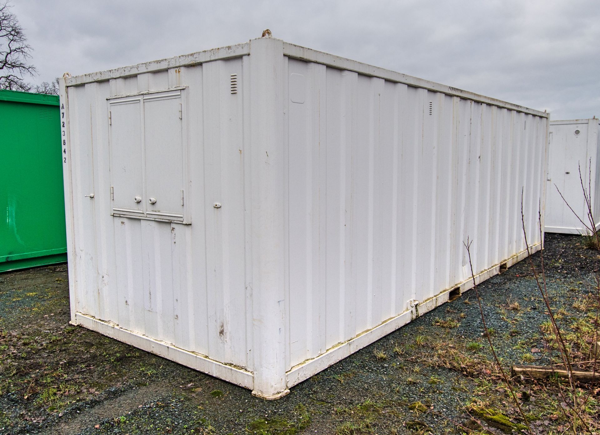 24ft x 9ft steel anti vandal welfare site unit Comprising of: anteen area, drying room, office, - Image 4 of 11