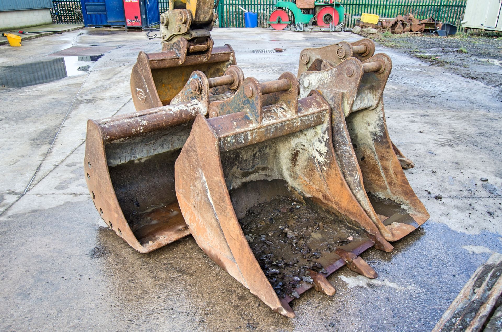 JCB JS130LC 13 tonne steel tracked excavator Year: 2011 S/N: 1535696 Recorded Hours: 10,728 piped, - Image 13 of 30