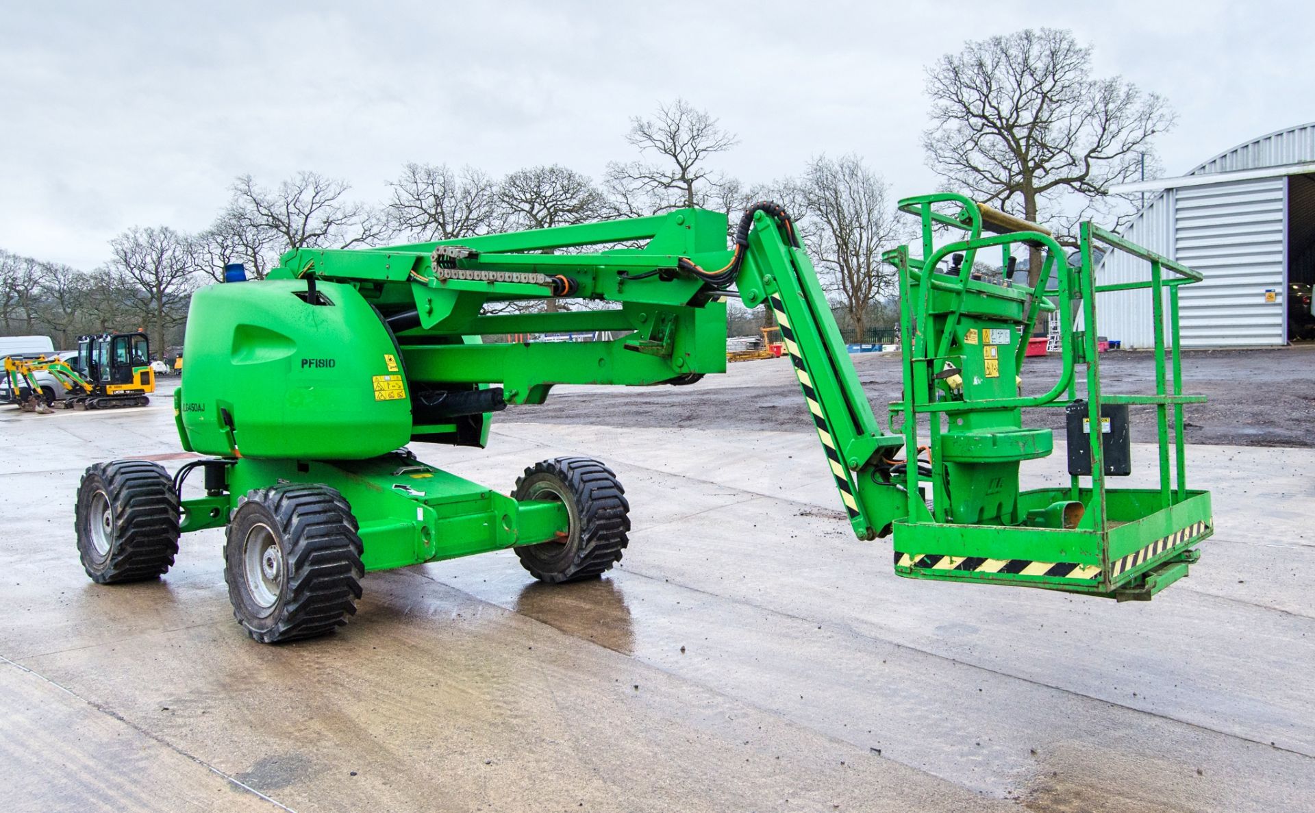 JLG 450 AJ diesel driven 4 wheel drive articulated boom access platform Year: 2014 S/N: E300002054 - Image 2 of 19