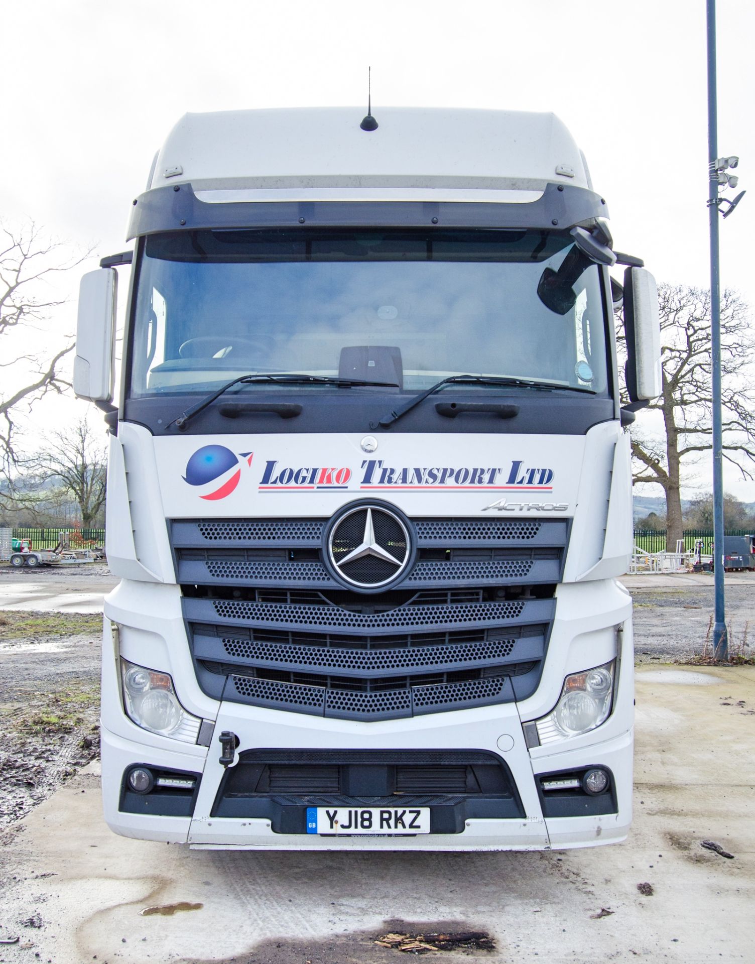 Mercedes Benz 2551 6x2 12,809cc diesel automatic tractor unit Registration Number: YJ18 RKZ Date - Image 5 of 27