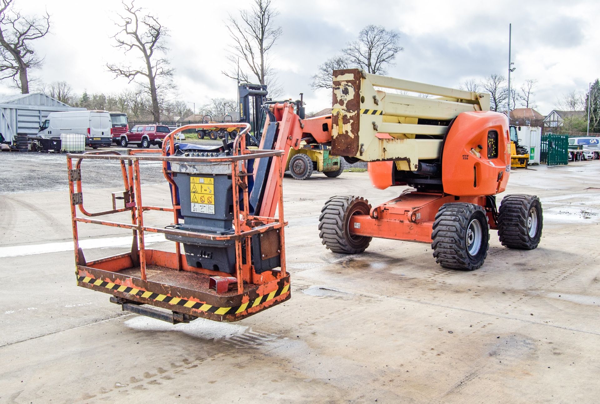 JLG 450AJ Series II diesel driven articulated boom access platform Year: 2012 S/N: E300000325