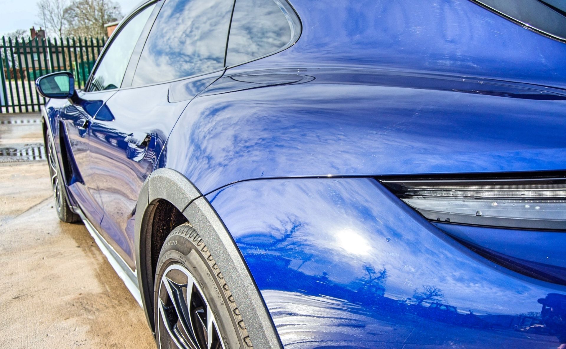 2023 Porsche Taycan Turbo Cross Turismo 500KW 93KWH electric automatic 5 seat hatchback - Image 11 of 40