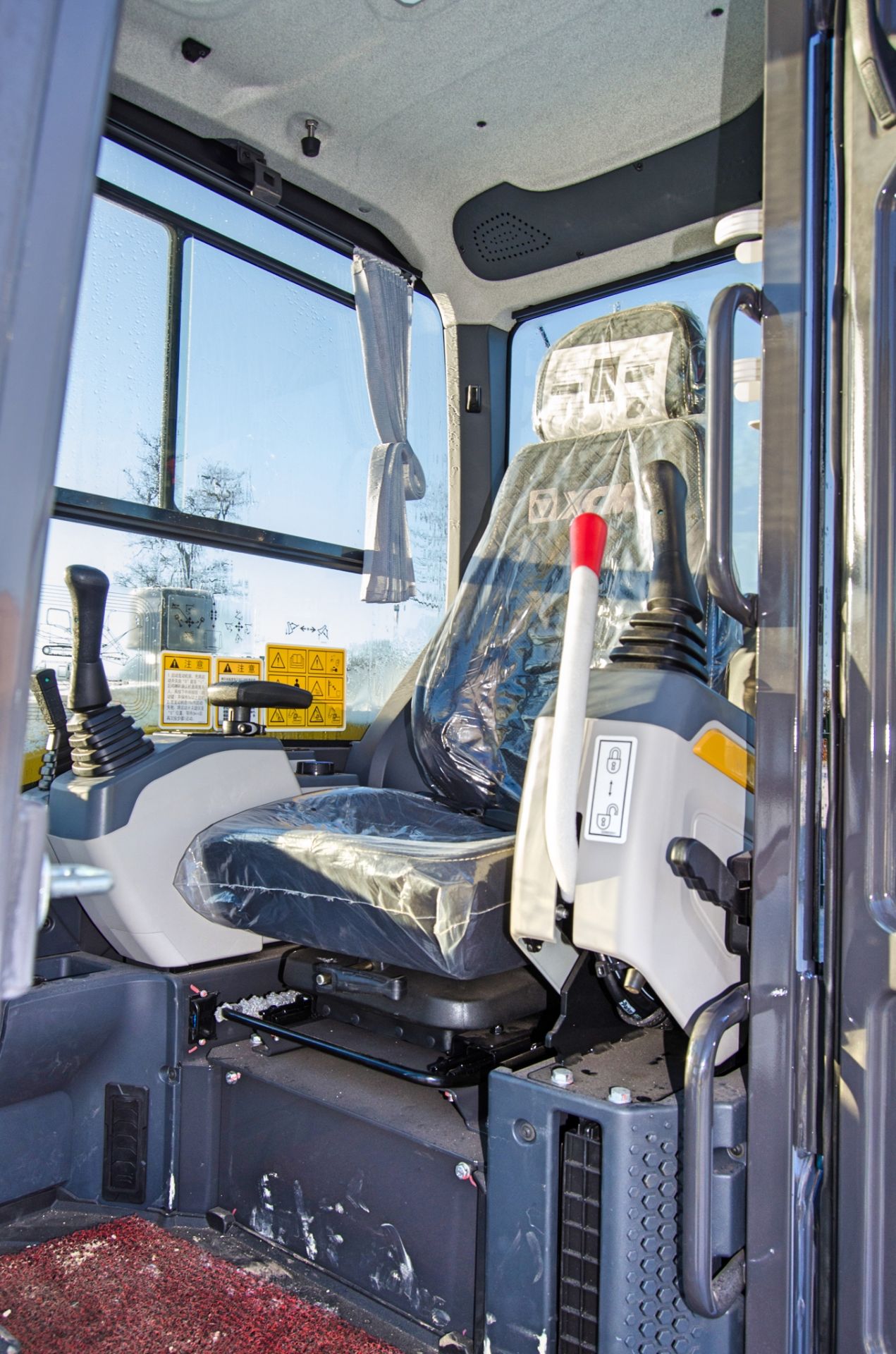 XCMG XE60GA 6 tonne steel tracked excavator Year: 2025 S/N: ESKA21827 Recorded Hours: 15 blade, - Image 18 of 28