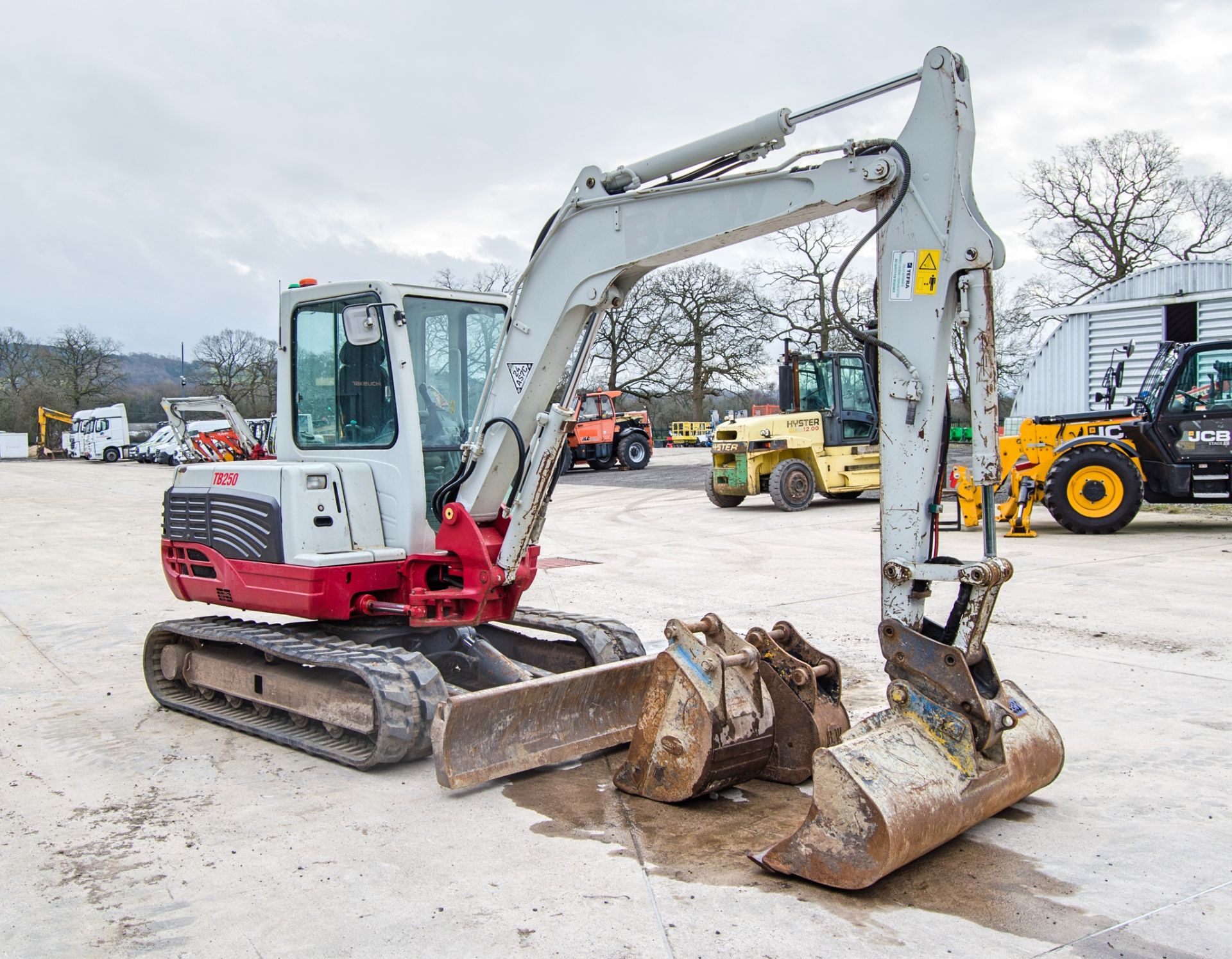 Takeuchi TB250 5 tonne rubber tracked excavator Year: 2018 S/N: 125005919 Recorded Hours: 5503 - Image 2 of 27