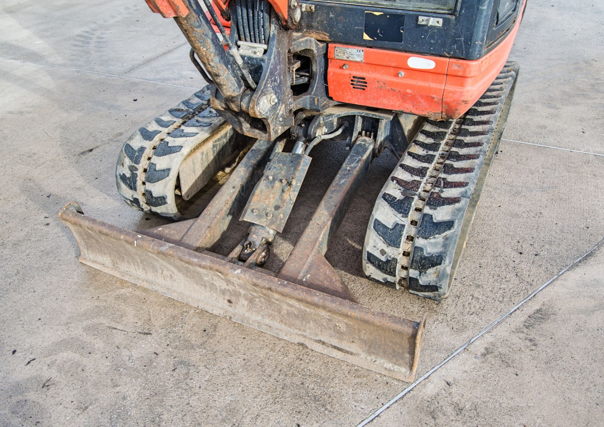 Kubota KX61-3 2.6 tonne rubber tracked excavator Year: 2017 S/N: 83407 Recorded Hours: 2864 blade. - Image 13 of 25
