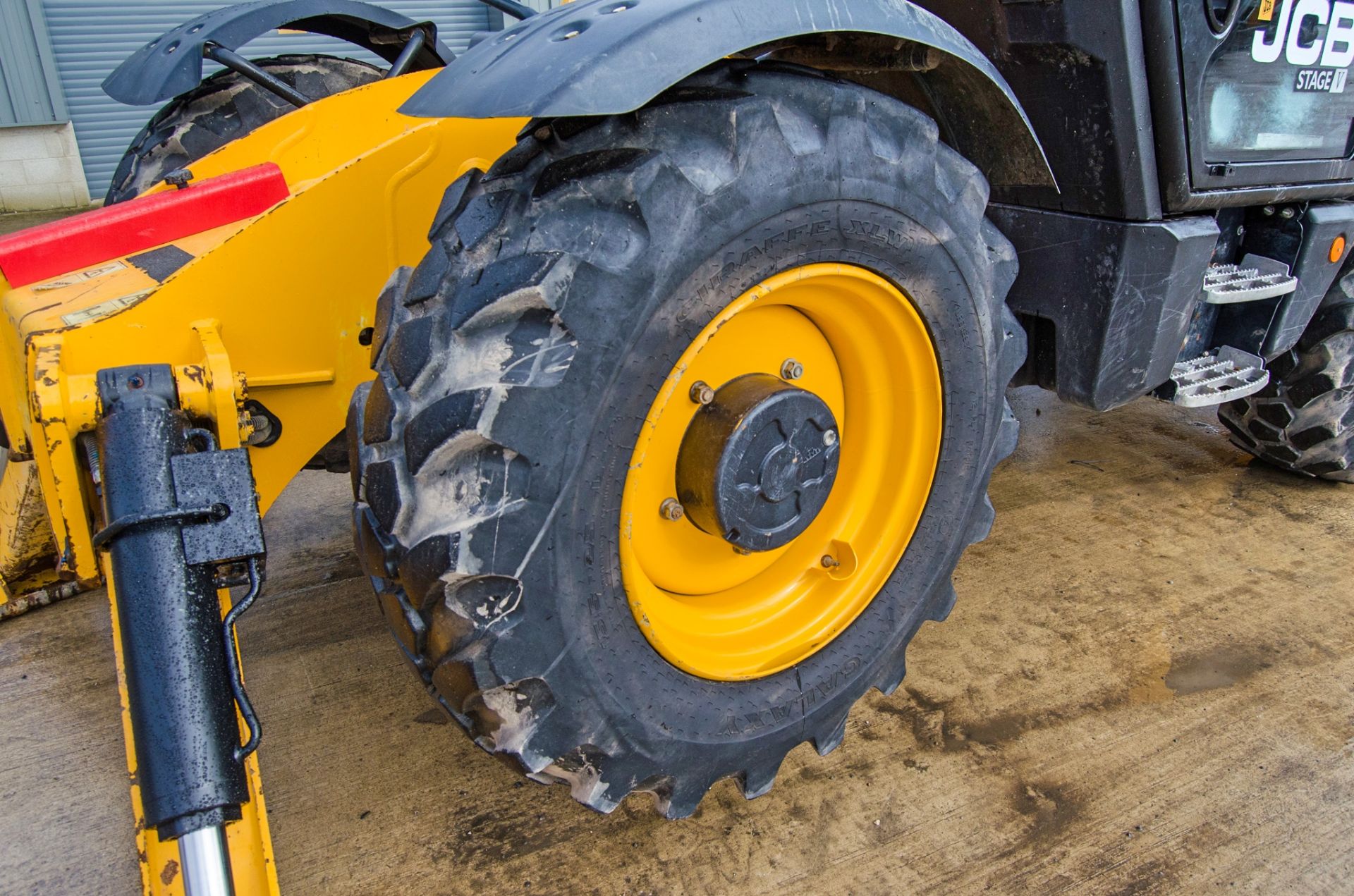 JCB 540-140 Hi-Viz Stage V 14 metre telescopic handler Year: 2021 S/N: 3084895 Recorded Hours: - Image 13 of 26