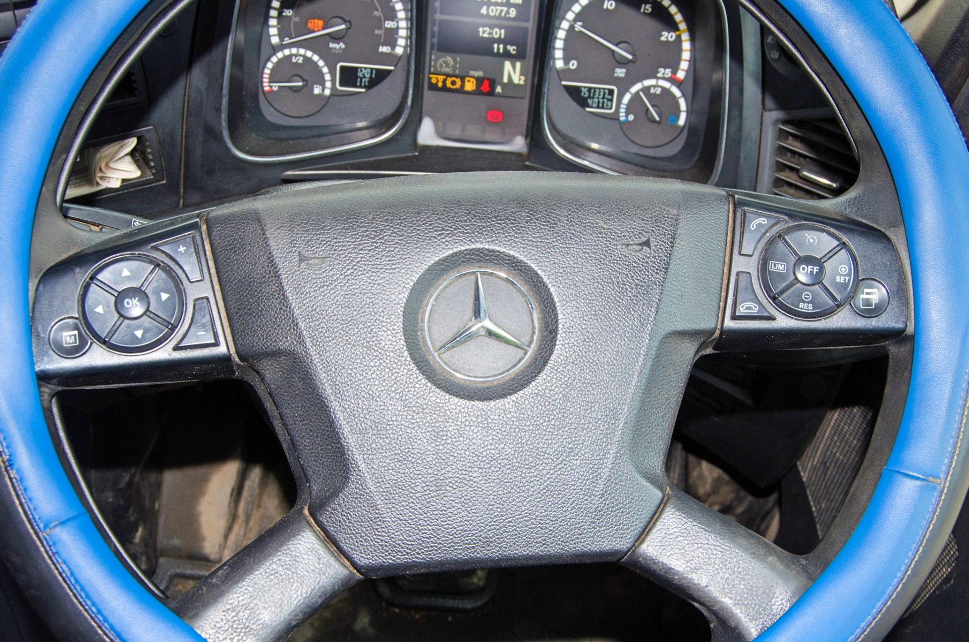 Mercedes Benz 2553 6x2 12,809cc diesel automatic tractor unit Registration Number: AY19 SMX Date - Image 27 of 31