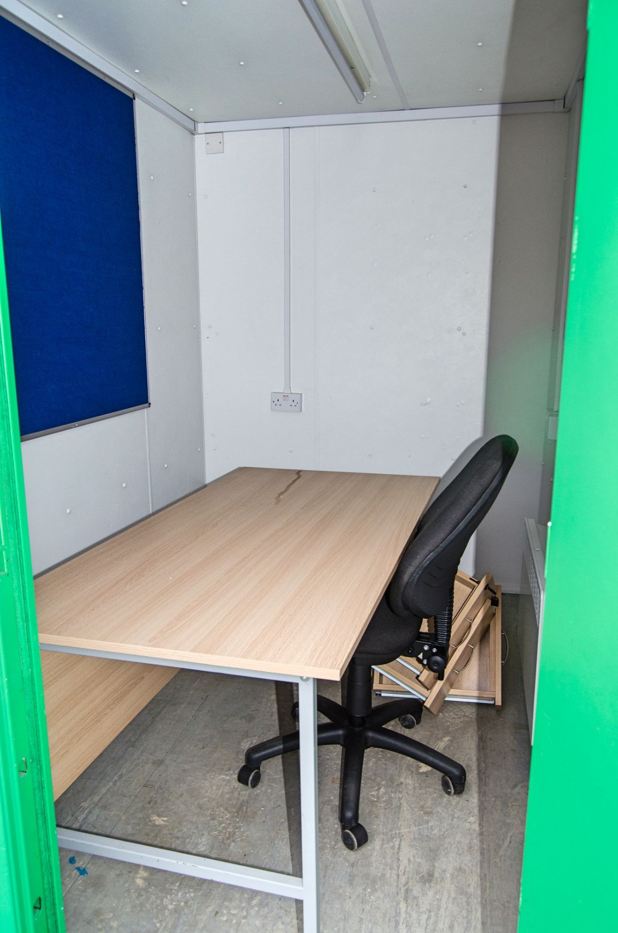 24ft x 9ft steel anti-vandal welfare site unit Comprising of: Canteen area, drying room, office, - Image 8 of 11