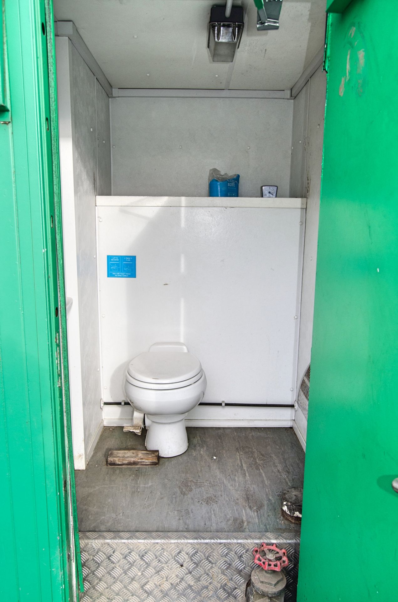 24ft x 9ft steel anti-vandal welfare site unit Comprising of: Canteen area, drying room, office, - Image 9 of 11