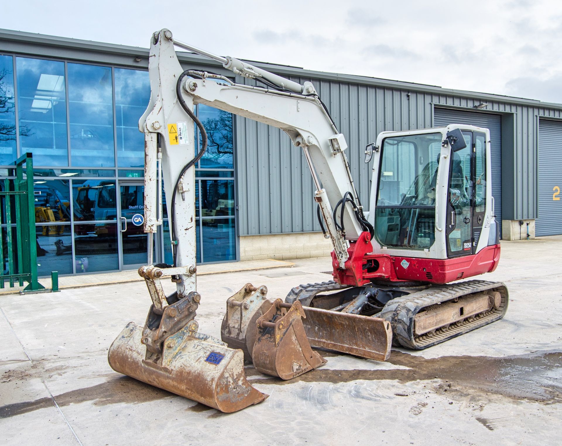 Takeuchi TB250 5 tonne rubber tracked excavator Year: 2018 S/N: 125005919 Recorded Hours: 5503