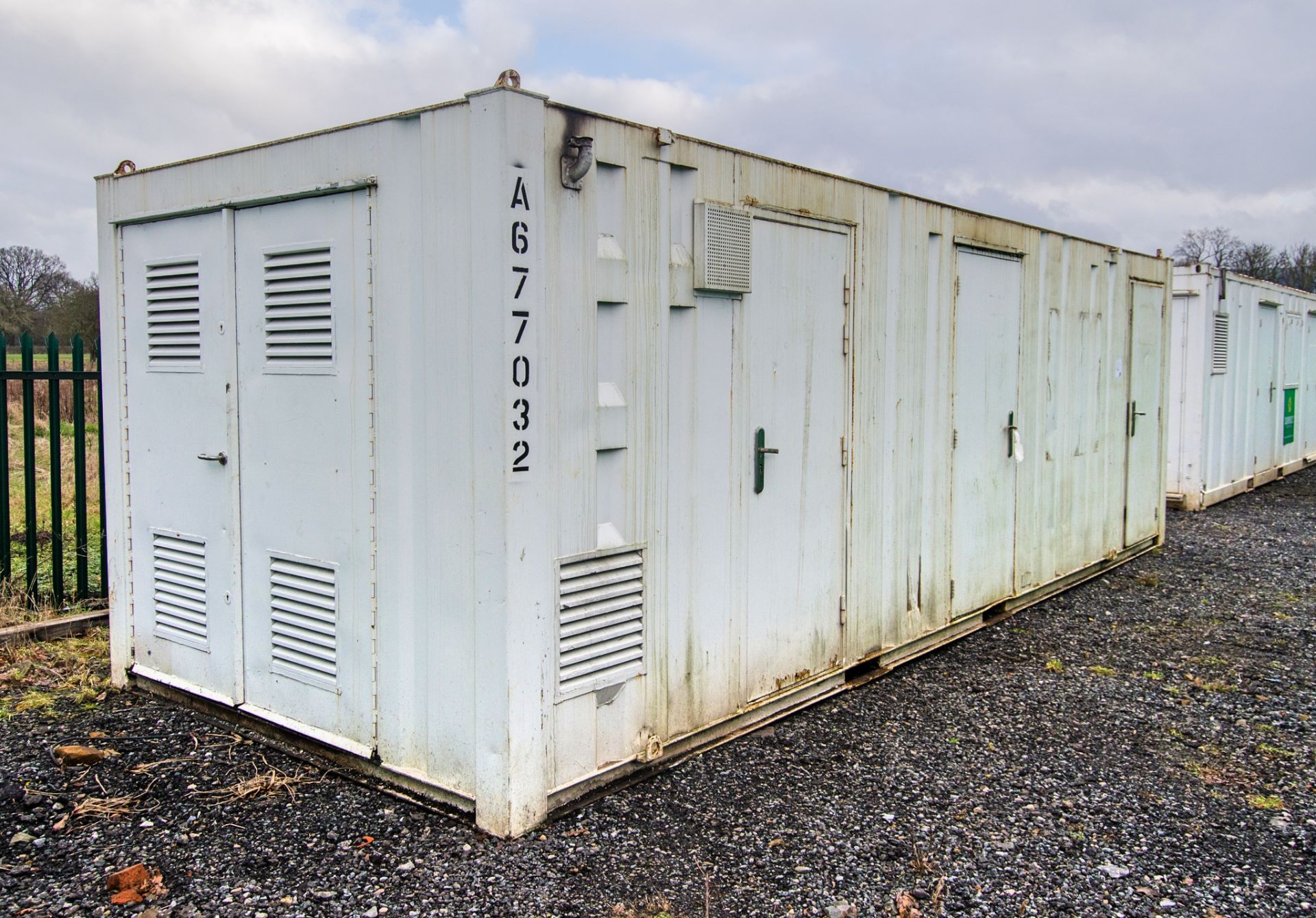 24ft x 9ft steel anti-vandal welfare site unit Comprising of: Canteen area, drying room, office, - Image 2 of 11