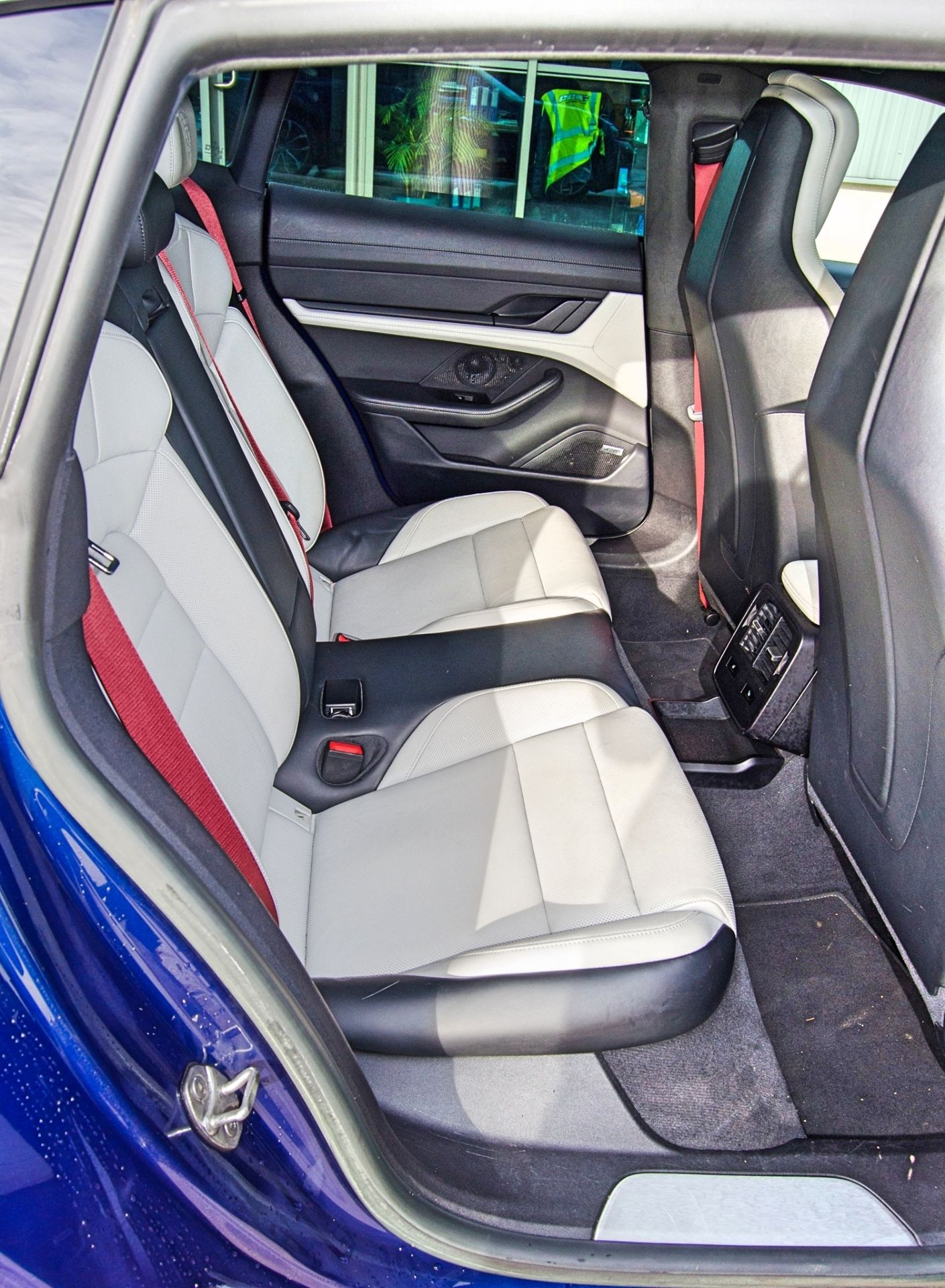 2023 Porsche Taycan Turbo Cross Turismo 500KW 93KWH electric automatic 5 seat hatchback - Image 28 of 40