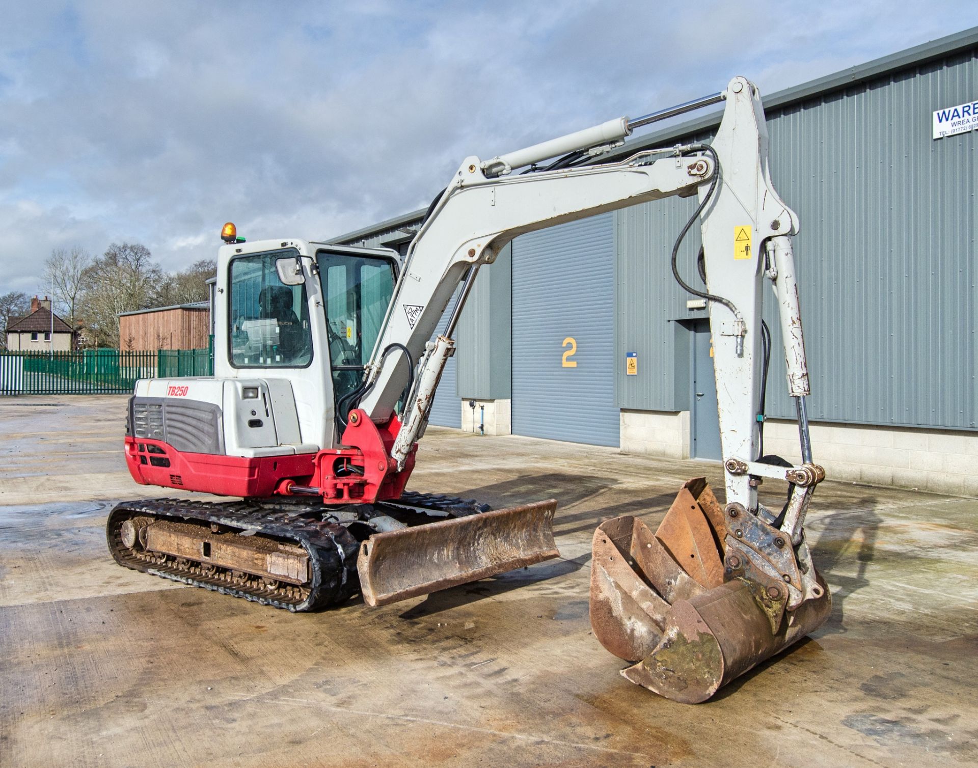 Takeuchi TB250 5 tonne rubber tracked excavator Year: 2018 S/N: 125005975 Recorded Hours: 5236 ( - Image 2 of 27