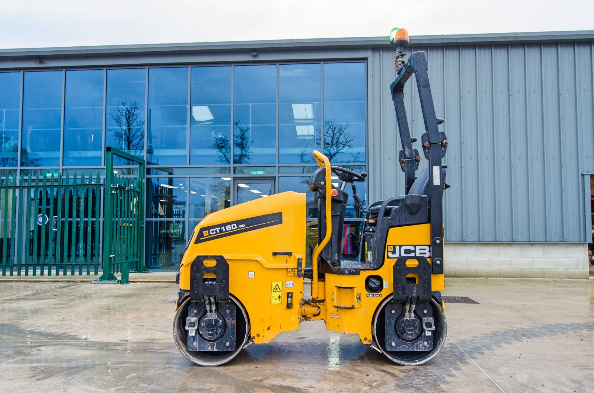 JCB CT160-80 double drum ride on roller Year: 2021 S/N: 3051389 Recorded Hours: 424 8180  c/w - Image 7 of 19