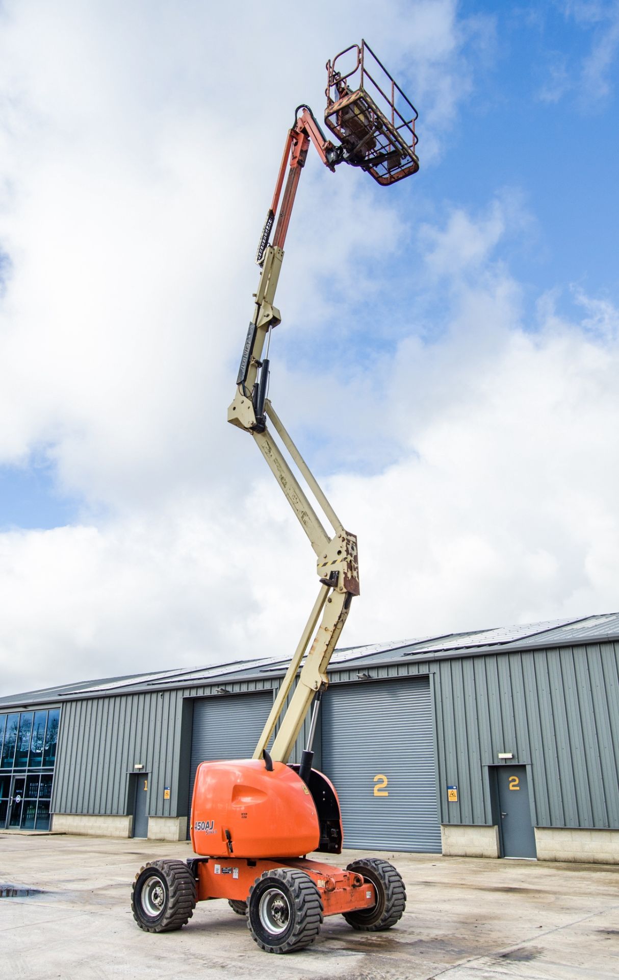 JLG 450AJ Series II diesel driven articulated boom access platform Year: 2012 S/N: E300000325 - Image 9 of 19