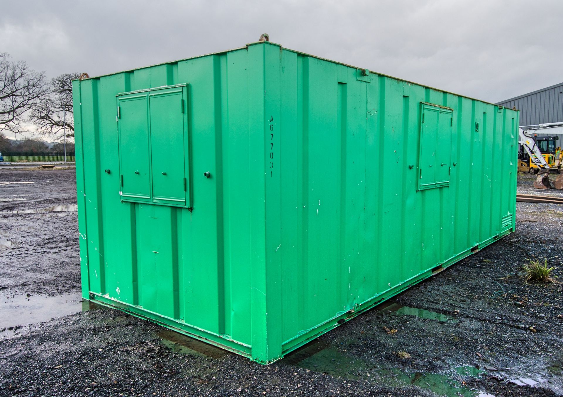 24ft x 9ft steel anti-vandal welfare site unit Comprising of: Canteen area, drying room, office, - Image 4 of 11