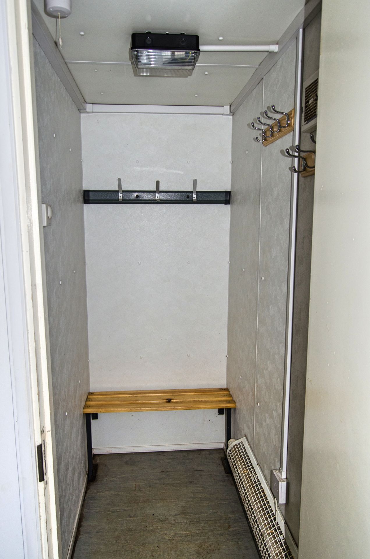 24ft x 9ft steel anti vandal welfare site unit Comprising of: Canteen area, drying room, office, - Image 7 of 11