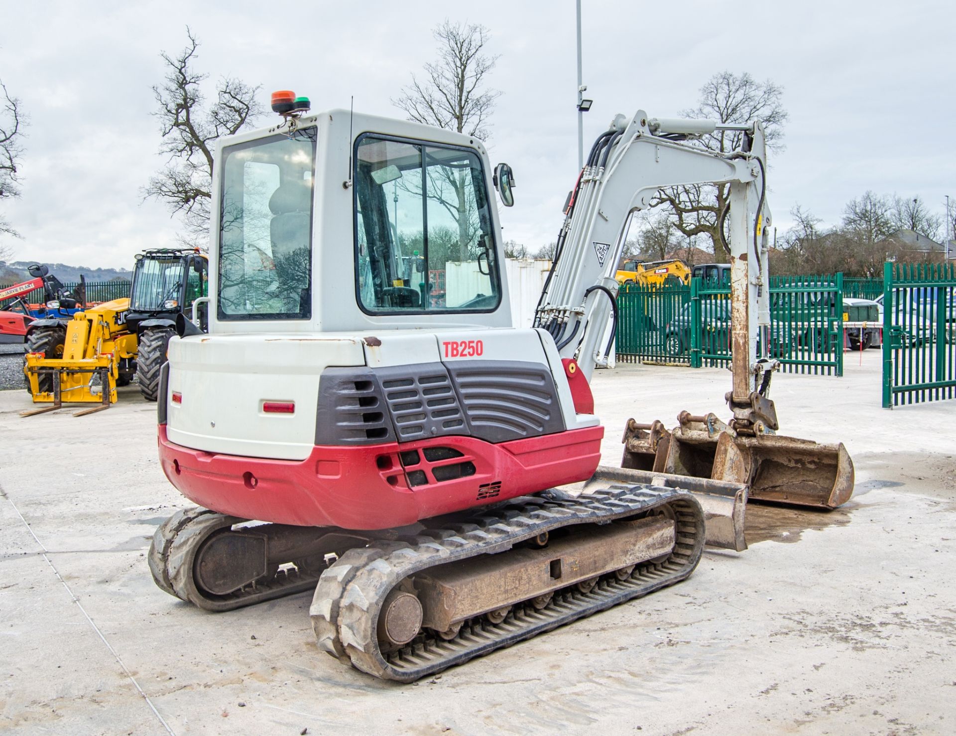 Takeuchi TB250 5 tonne rubber tracked excavator Year: 2018 S/N: 125005919 Recorded Hours: 5503 - Image 3 of 27
