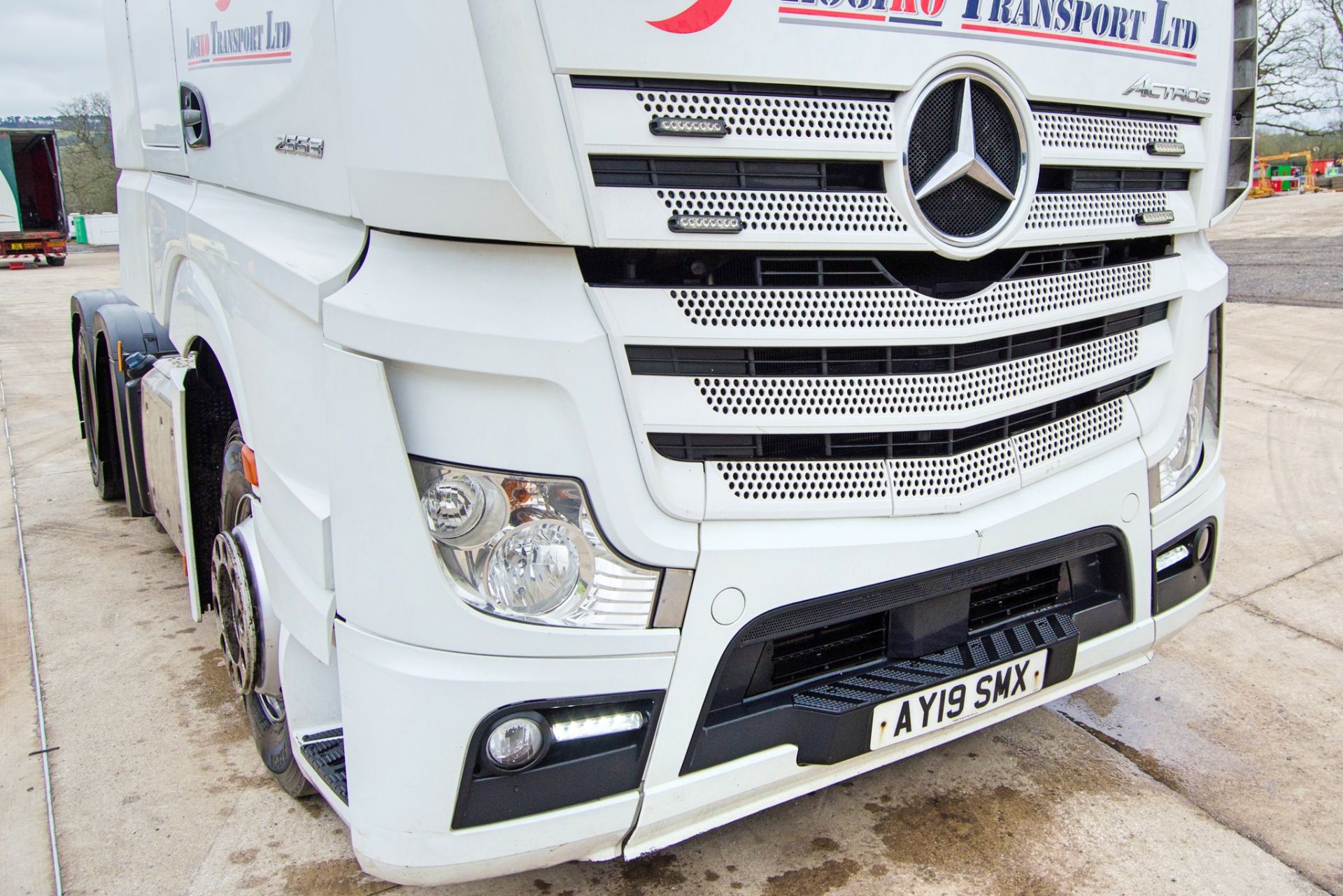Mercedes Benz 2553 6x2 12,809cc diesel automatic tractor unit Registration Number: AY19 SMX Date - Image 10 of 31