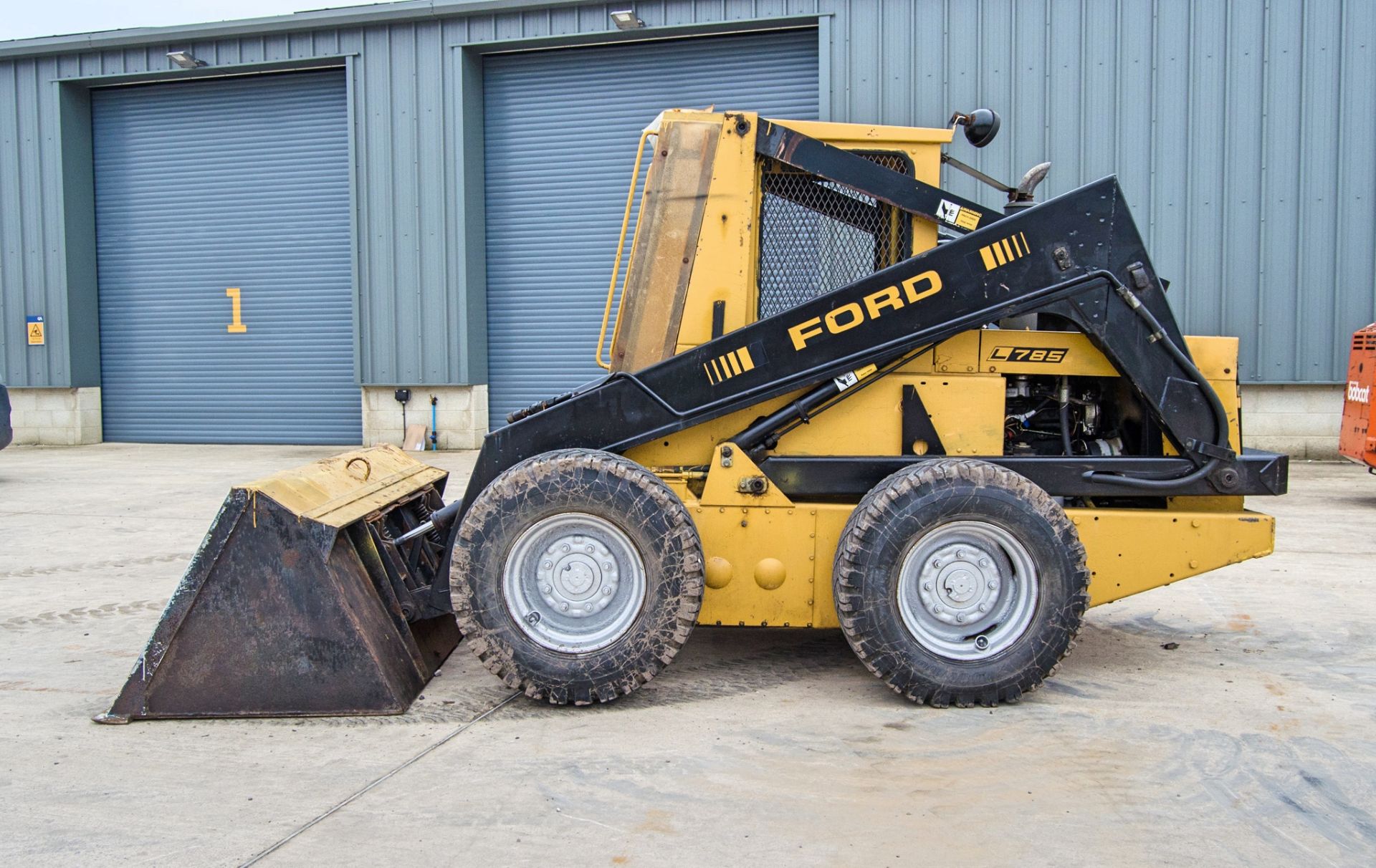 Ford L785 diesel driven skidsteer loader S/N: 763506 Recorded Hours: 5190 - Image 7 of 21