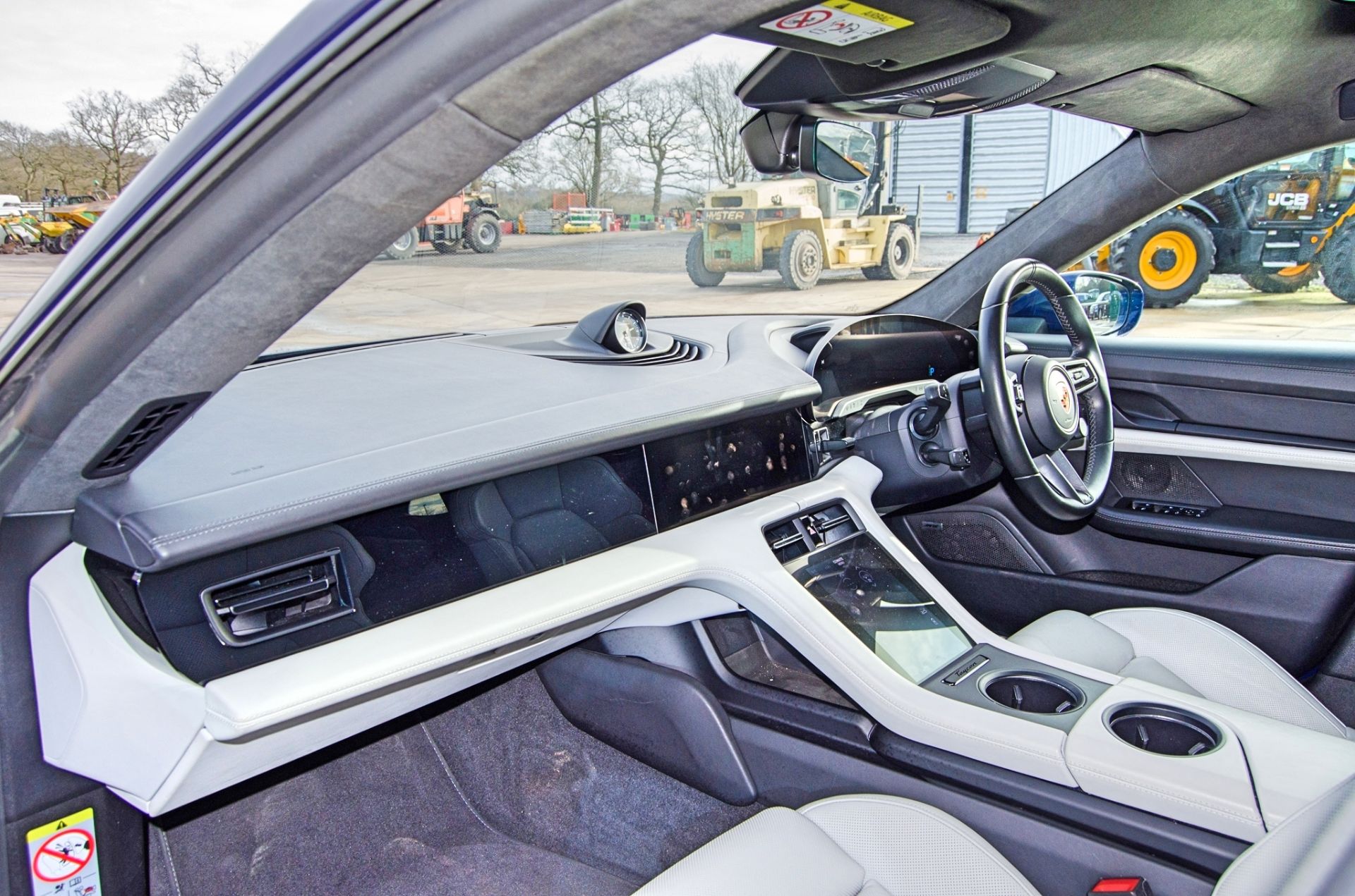 2023 Porsche Taycan Turbo Cross Turismo 500KW 93KWH electric automatic 5 seat hatchback - Image 23 of 40
