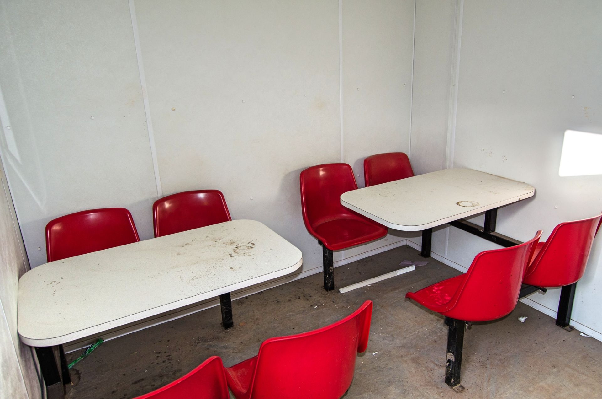 24ft x 9ft steel anti-vandal welfare site unit Comprising of: Canteen area, drying room, office, - Image 5 of 10
