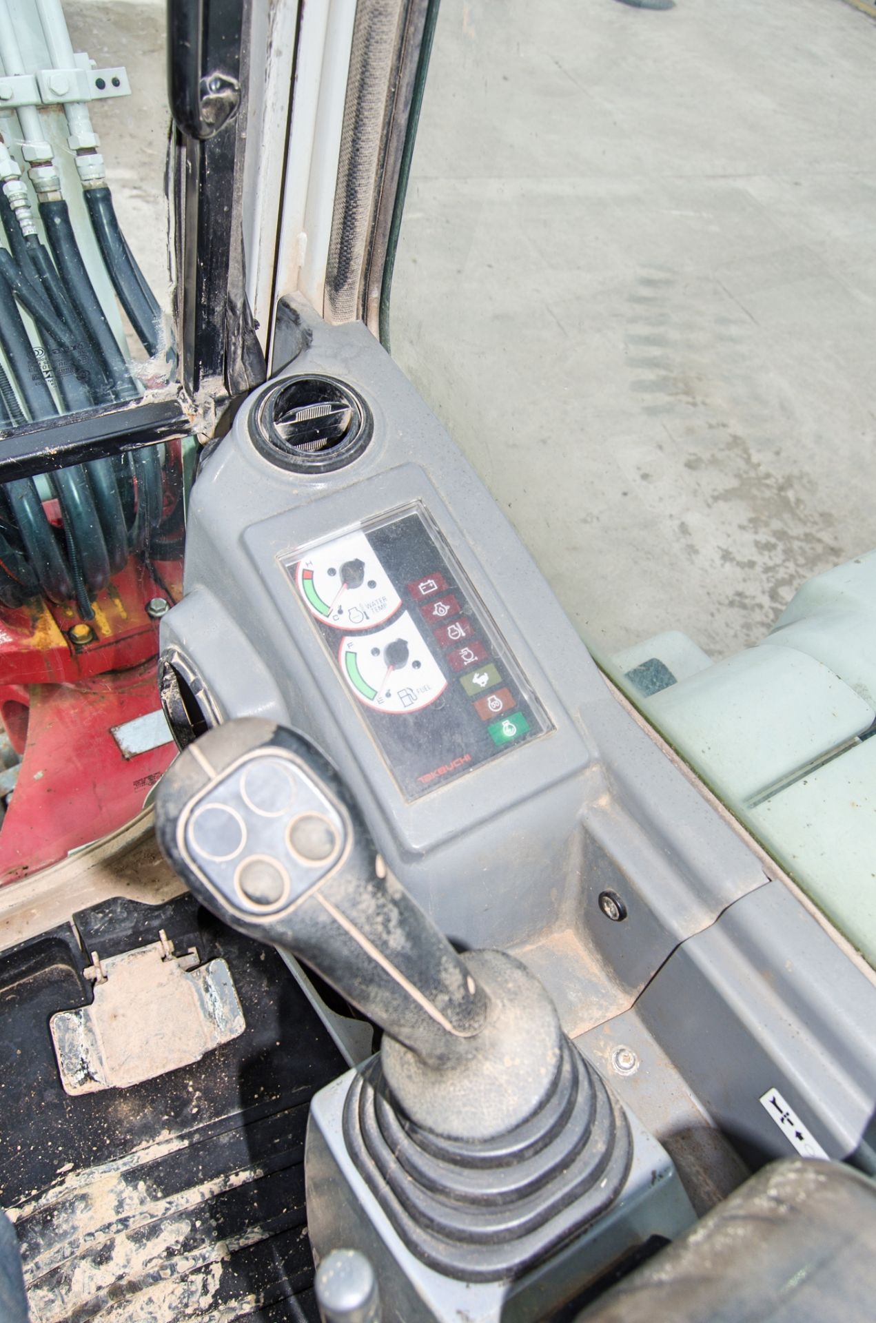 Takeuchi TB250 5 tonne rubber tracked excavator Year: 2018 S/N: 125005919 Recorded Hours: 5503 - Image 23 of 27