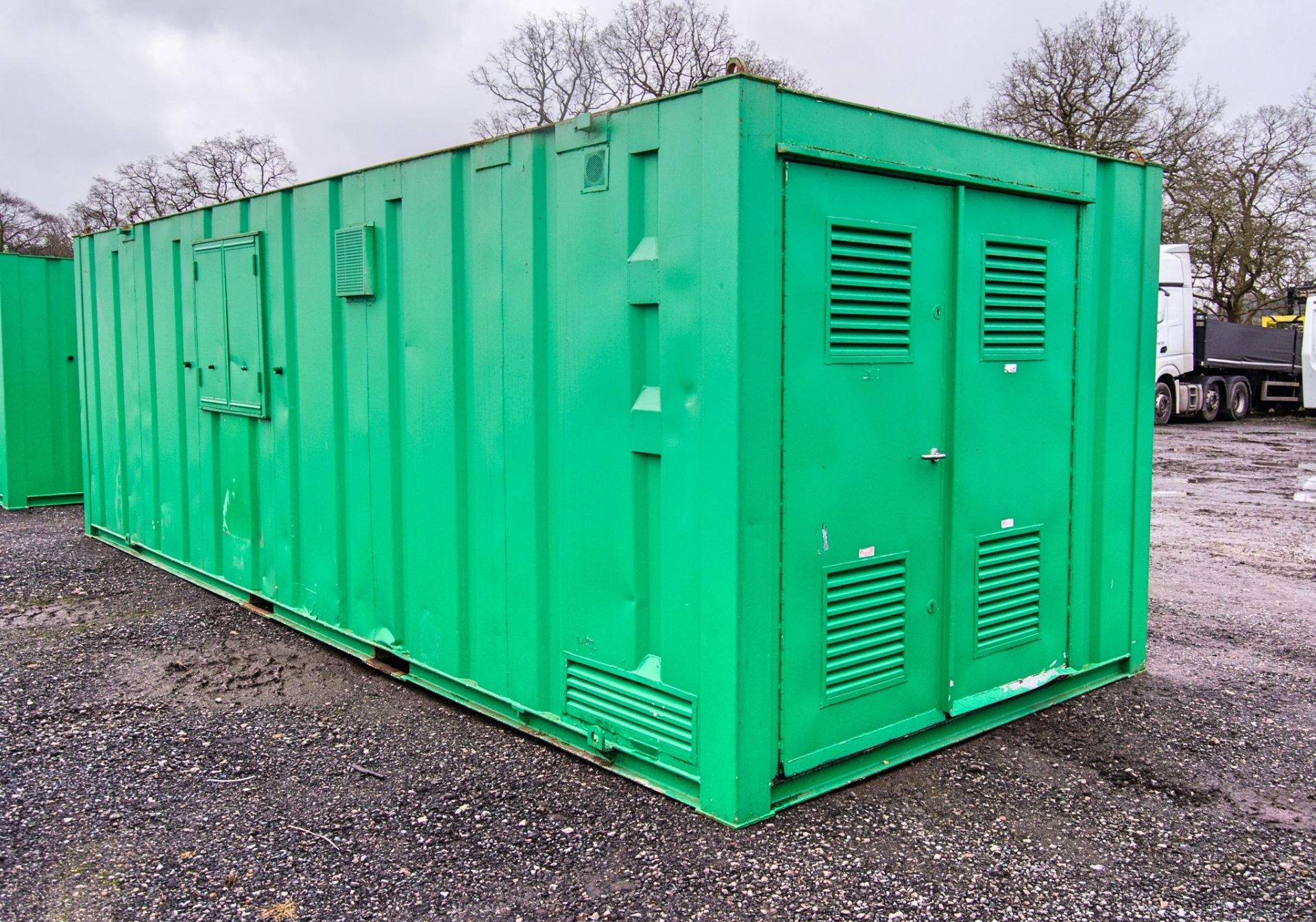 24ft x 9ft steel anti-vandal welfare site unit Comprising of: Canteen area, drying room, office, - Image 3 of 11