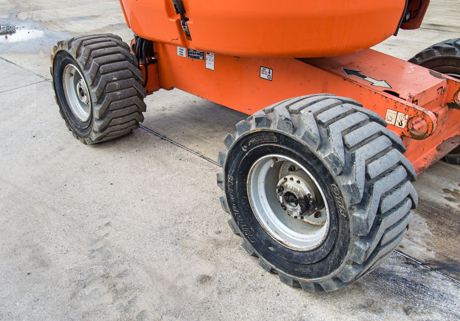 JLG 450AJ Series II diesel driven articulated boom access platform Year: 2012 S/N: E300000325 - Image 11 of 19
