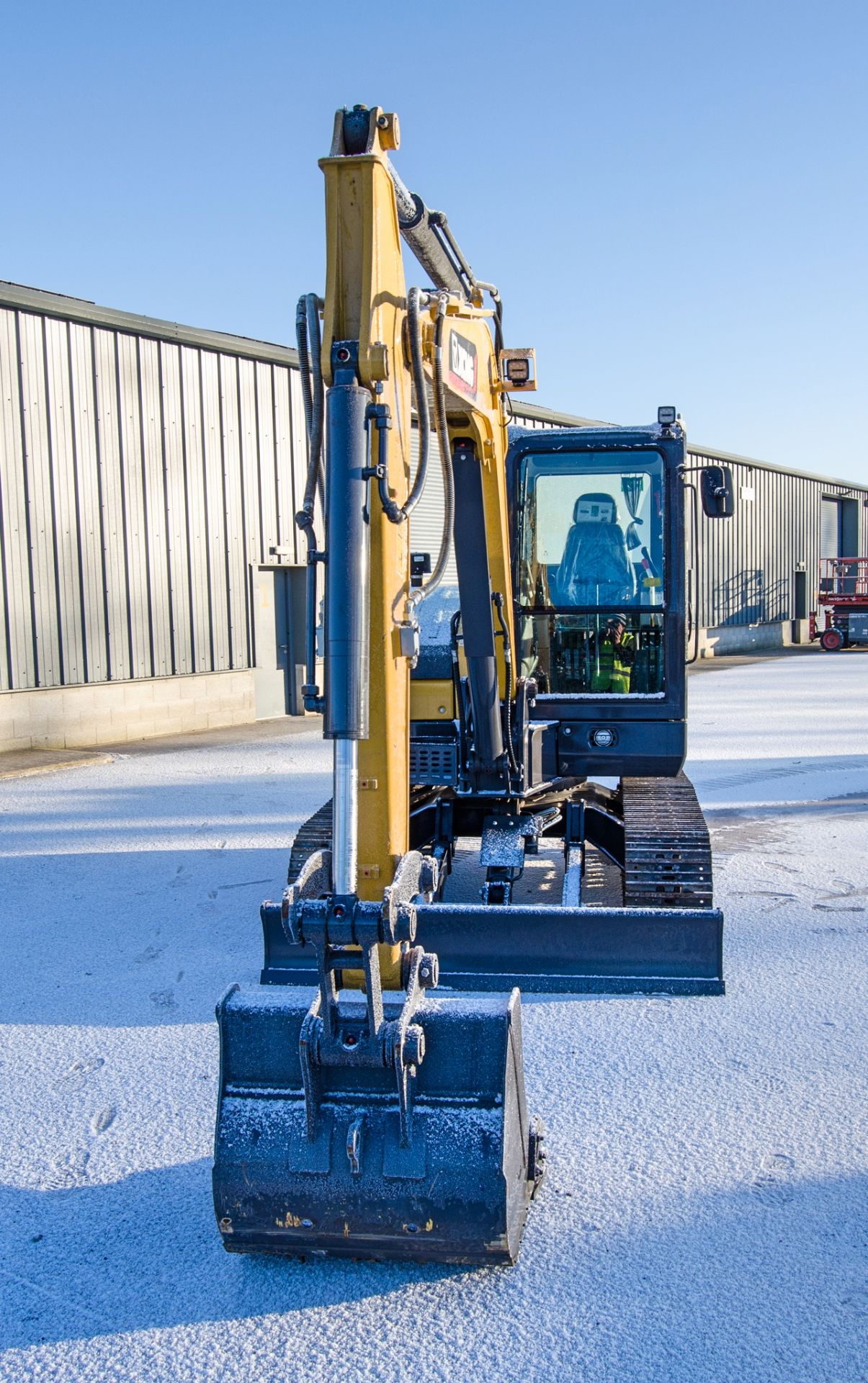 XCMG XE60GA 6 tonne steel tracked excavator Year: 2025 S/N: ESKA21827 Recorded Hours: 15 blade, - Image 5 of 28