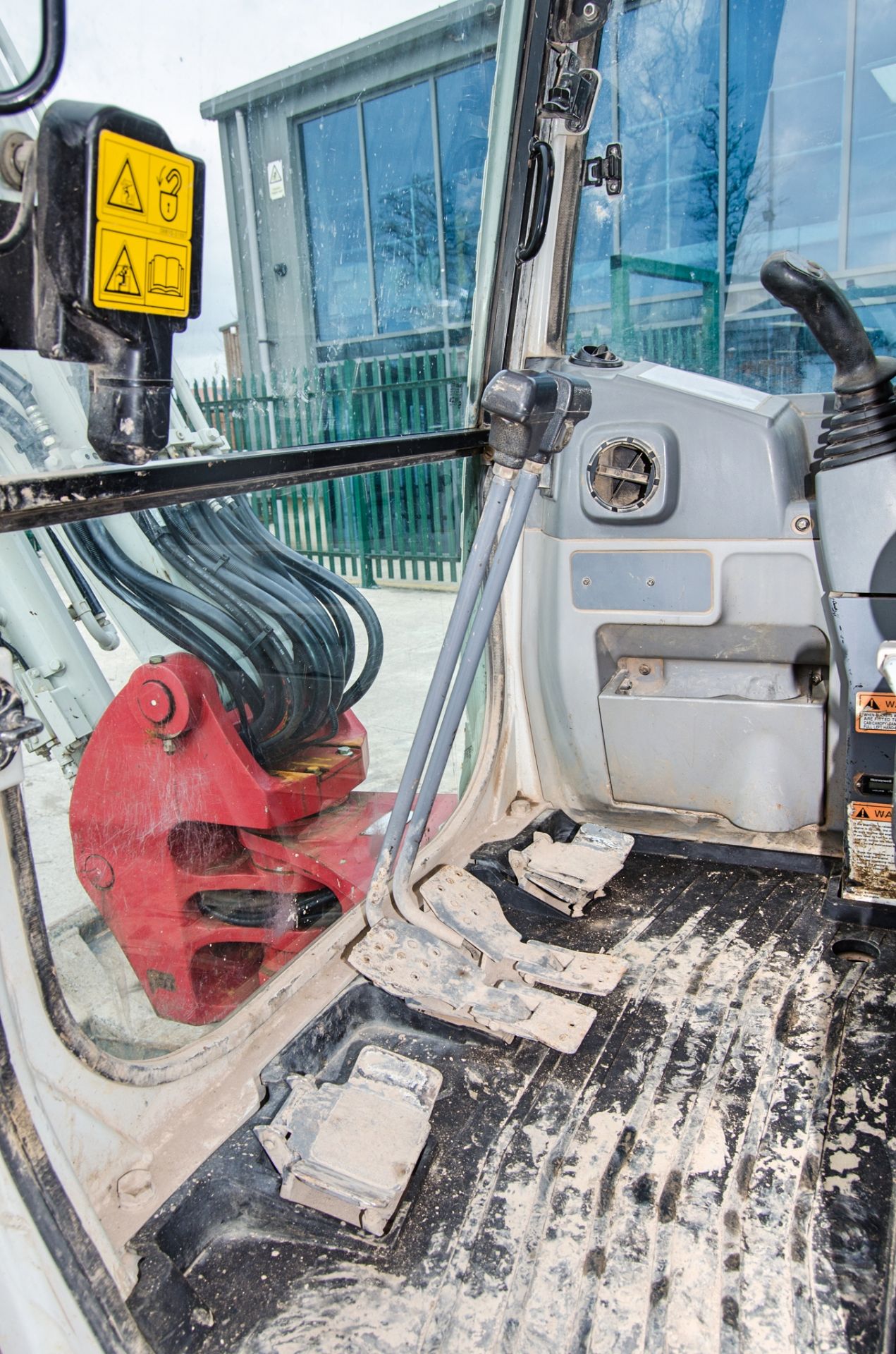 Takeuchi TB250 5 tonne rubber tracked excavator Year: 2018 S/N: 125005919 Recorded Hours: 5503 - Image 21 of 27