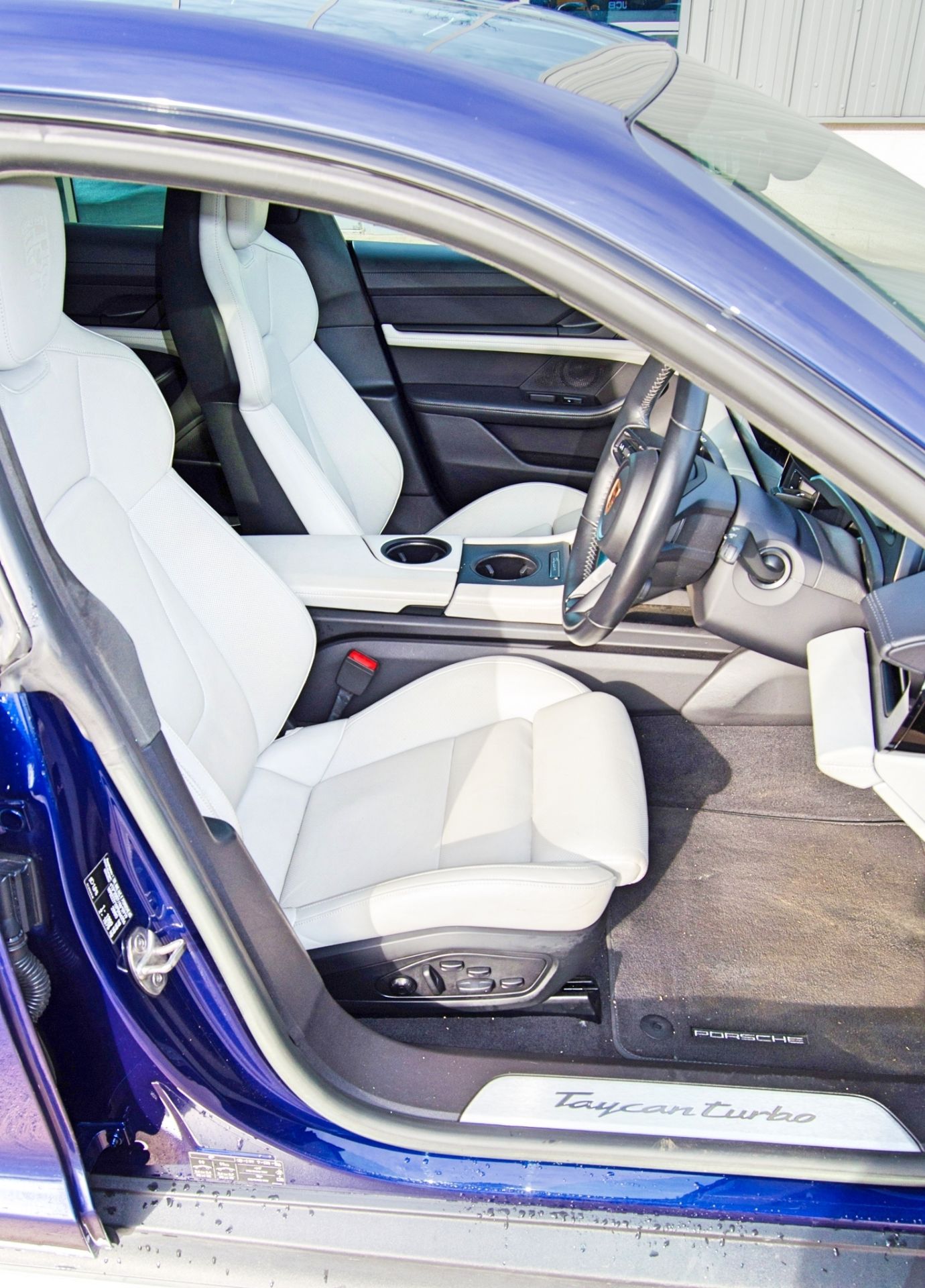 2023 Porsche Taycan Turbo Cross Turismo 500KW 93KWH electric automatic 5 seat hatchback - Image 21 of 40