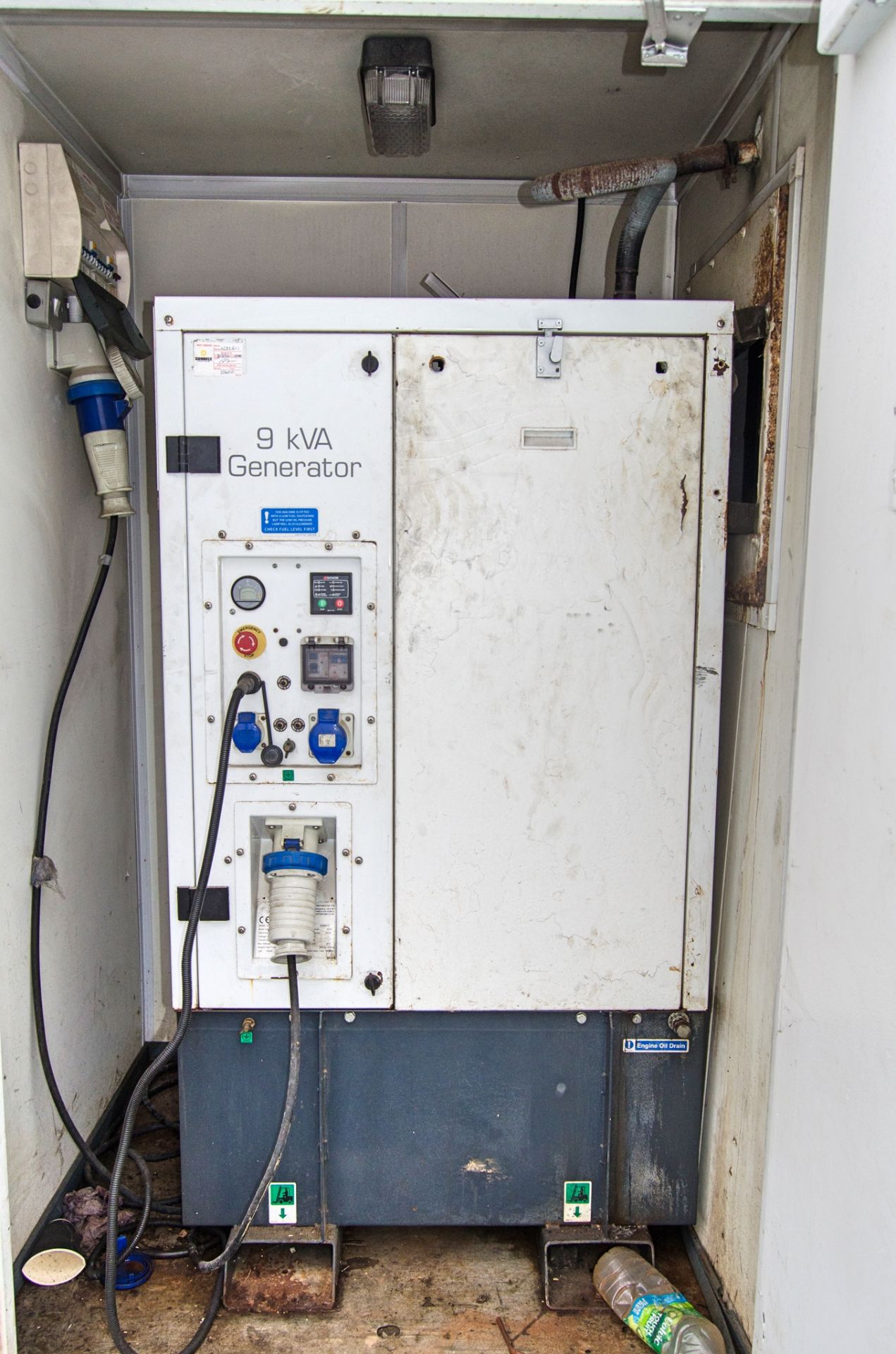 24ft x 9ft steel anti-vandal welfare site unit Comprising of: Canteen area, drying room, office, - Image 10 of 11