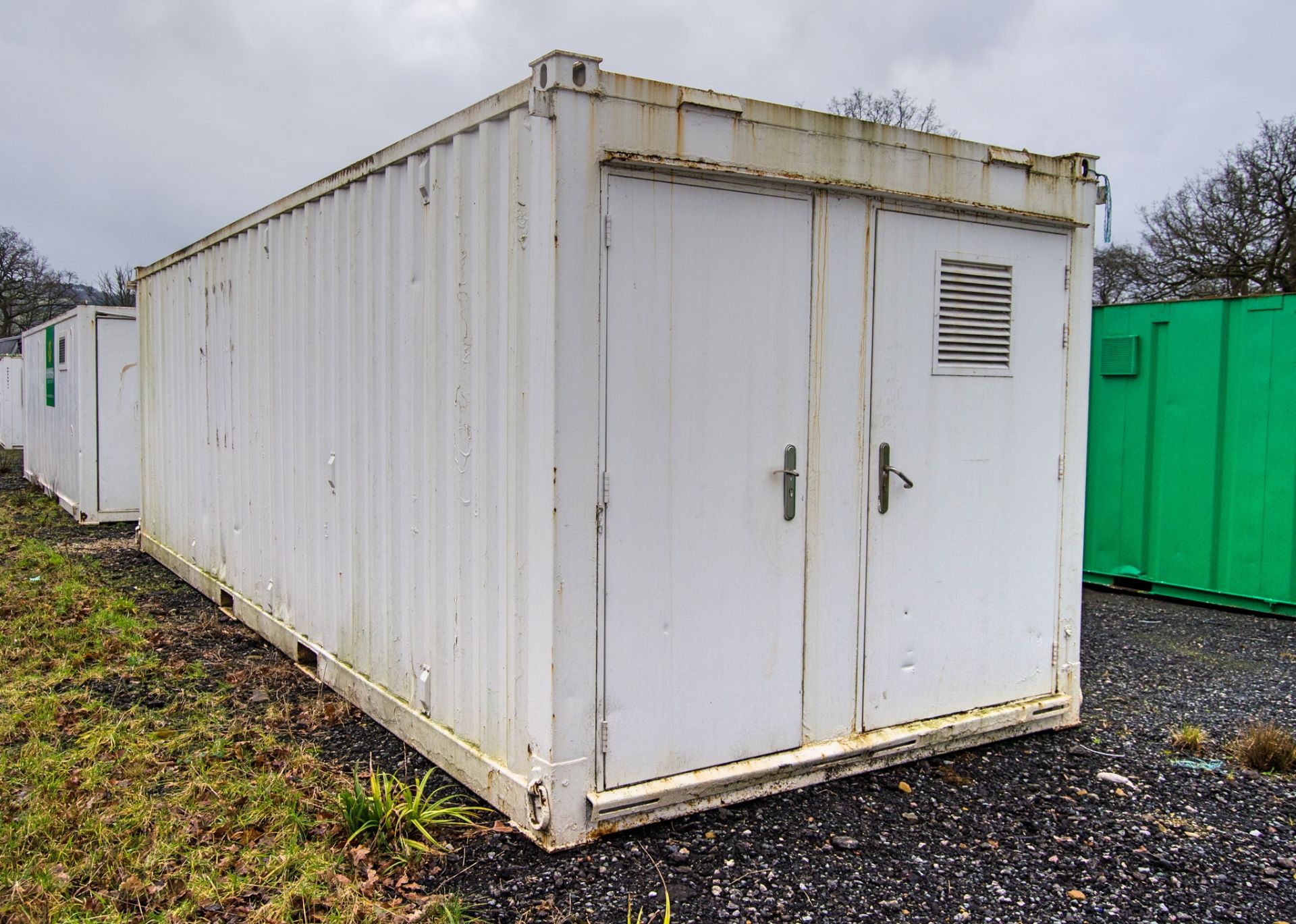 24ft x 9ft steel anti-vandal welfare site unit Comprising of: Canteen area, drying room, office, - Image 3 of 11