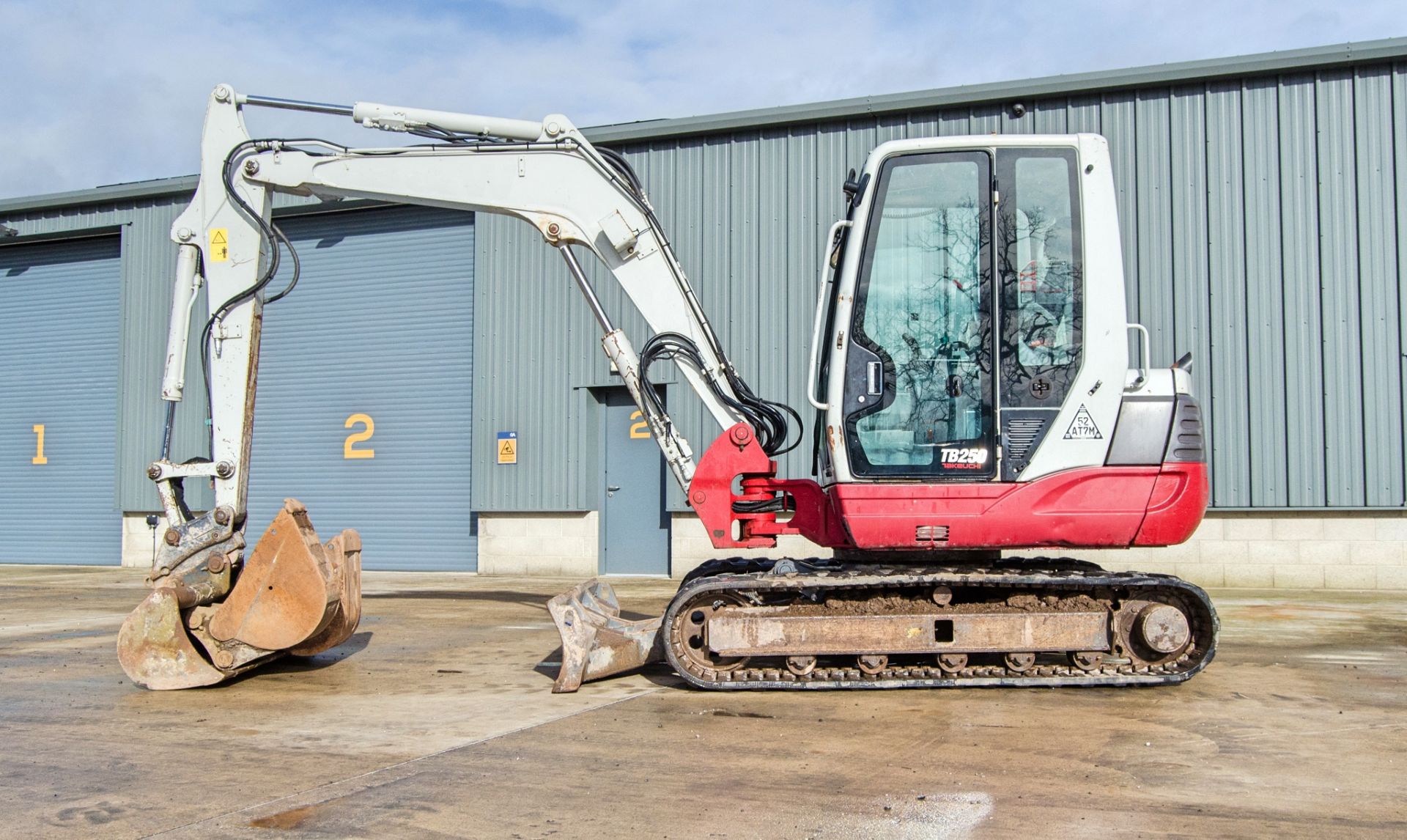 Takeuchi TB250 5 tonne rubber tracked excavator Year: 2018 S/N: 125005975 Recorded Hours: 5236 ( - Image 7 of 27