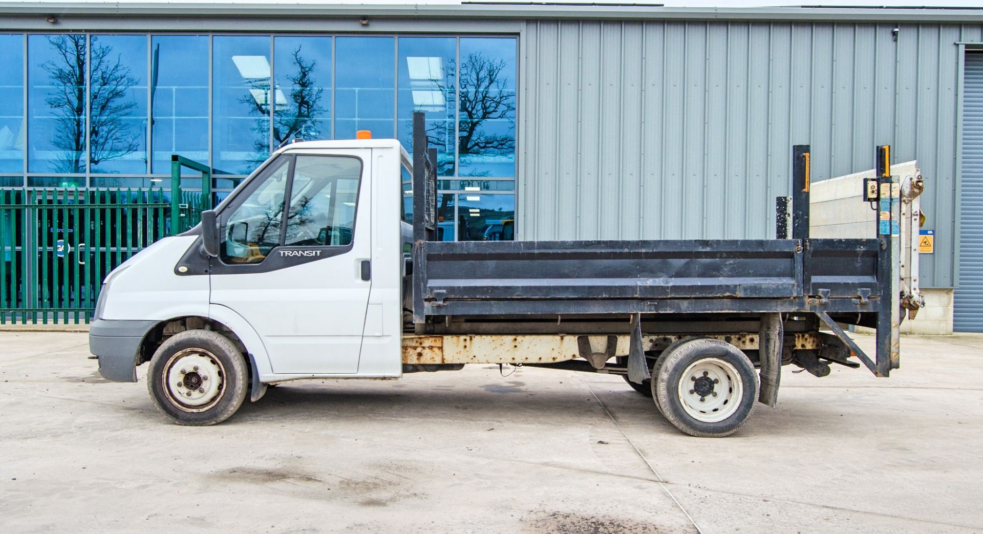 Ford Transit 115 T350M 2402cc diesel 6 speed manual tipper Registration Number: BG61 JMV Date of - Image 8 of 33
