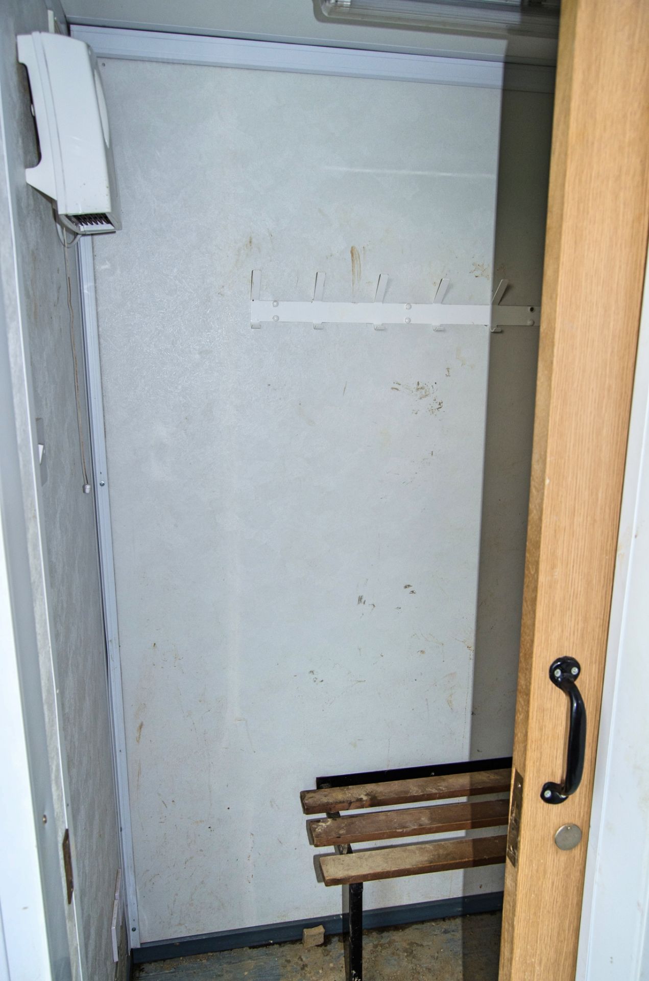 24ft x 9ft steel anti-vandal welfare site unit Comprising of: Canteen area, drying room, office, - Image 7 of 11