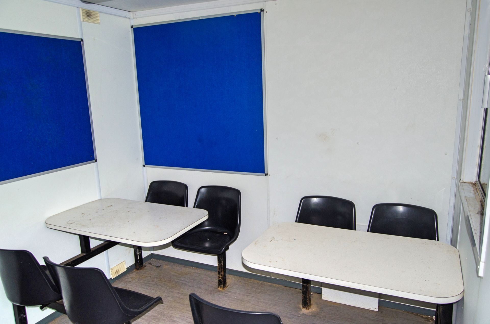 24ft x 9ft steel anti-vandal welfare site unit Comprising of: Canteen area, drying room, office, - Image 5 of 11