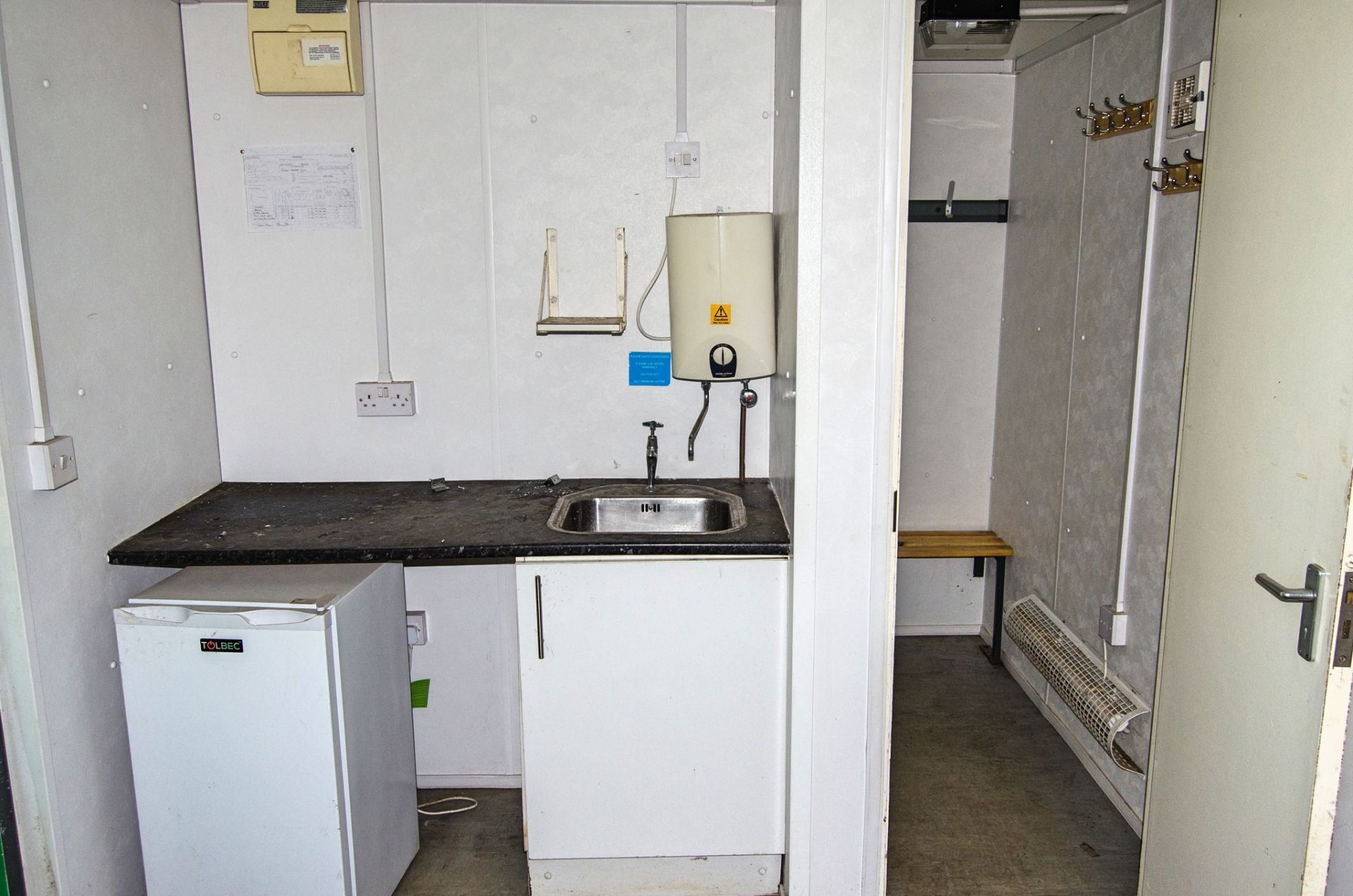 24ft x 9ft steel anti vandal welfare site unit Comprising of: Canteen area, drying room, office, - Image 6 of 11
