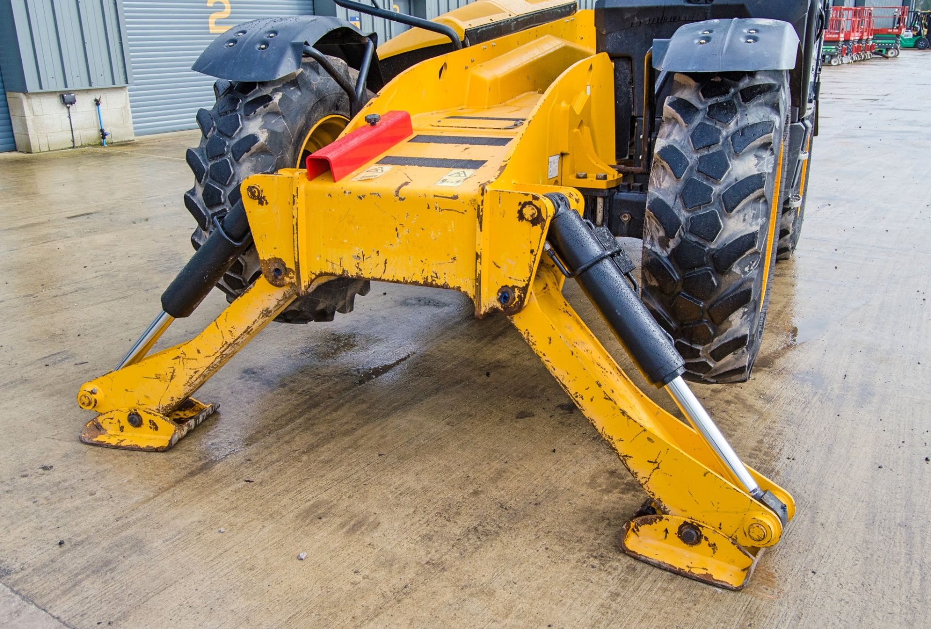 JCB 540-140 Hi-Viz Stage V 14 metre telescopic handler Year: 2021 S/N: 3084895 Recorded Hours: - Image 11 of 26